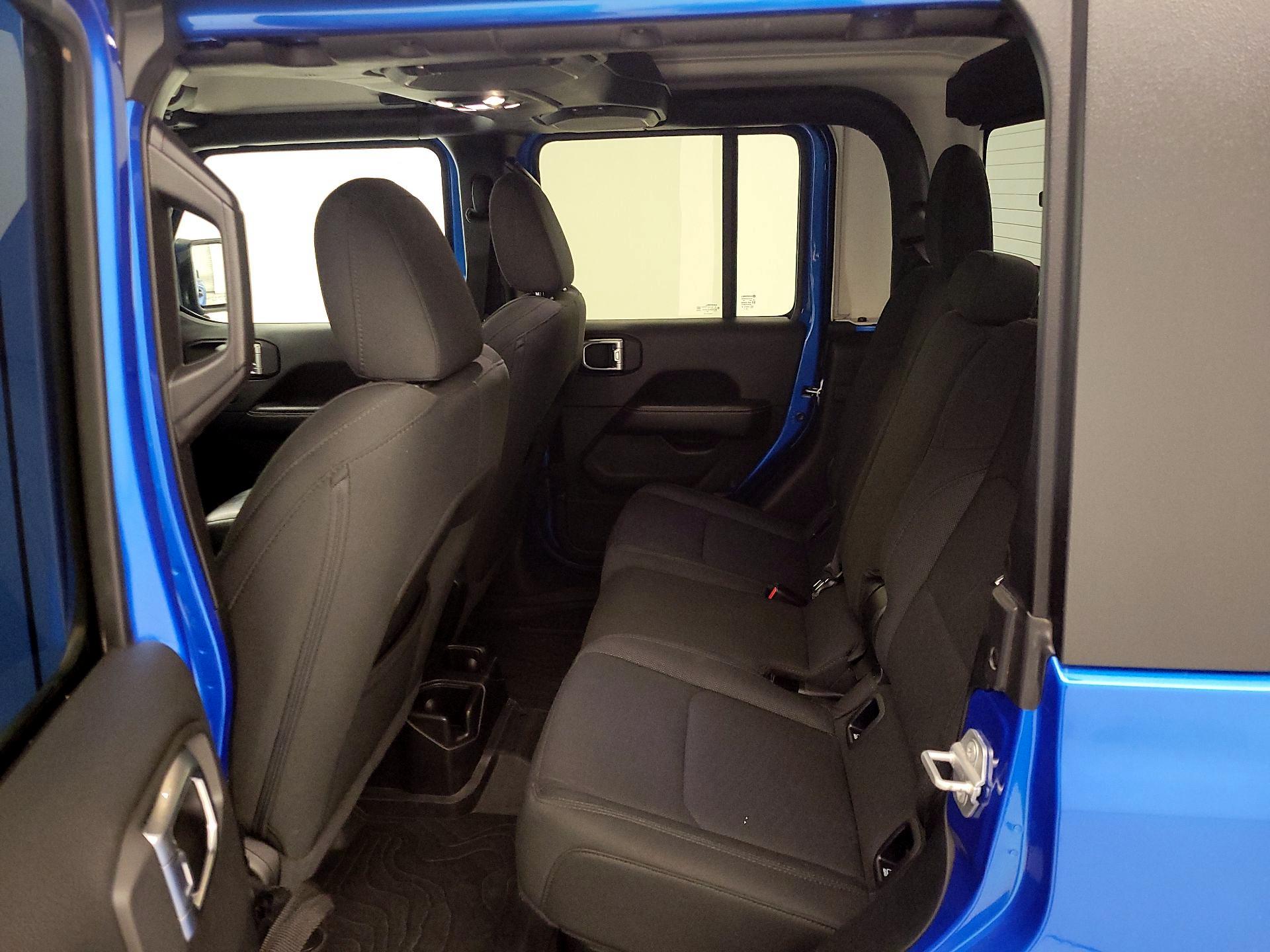 Thumbnail: 2020 Jeep Gladiator - 19