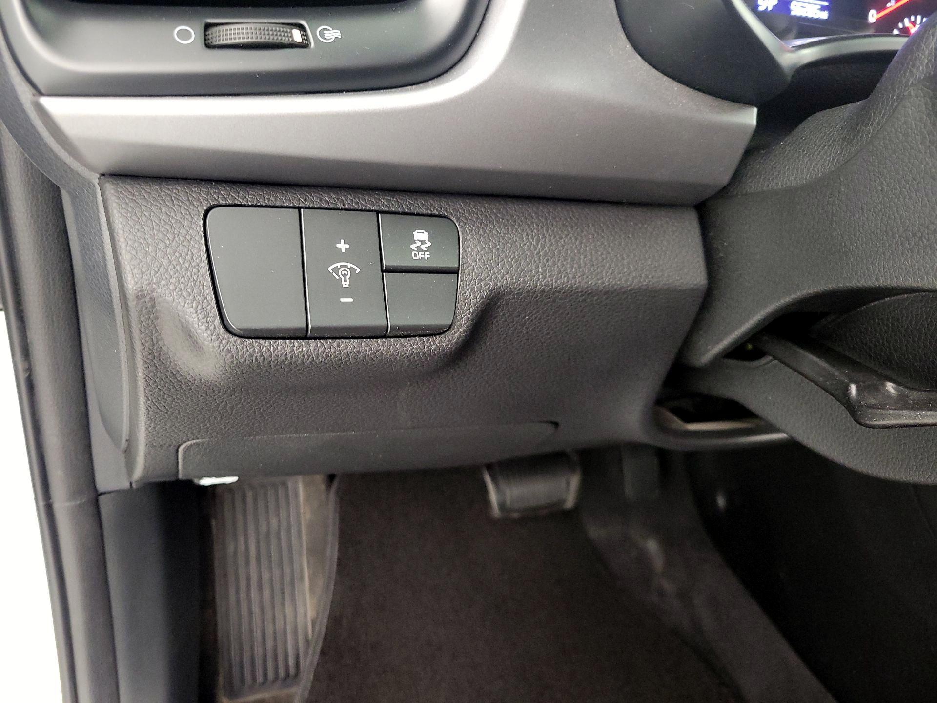 Thumbnail: 2023 Kia Rio - 13