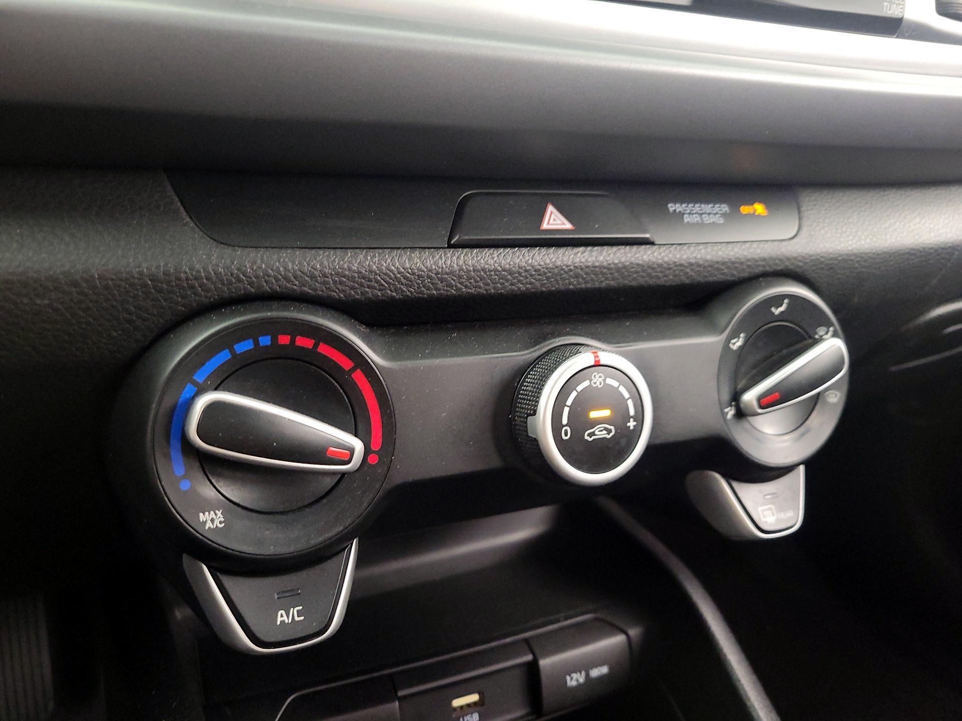 Thumbnail: 2023 Kia Rio - 16