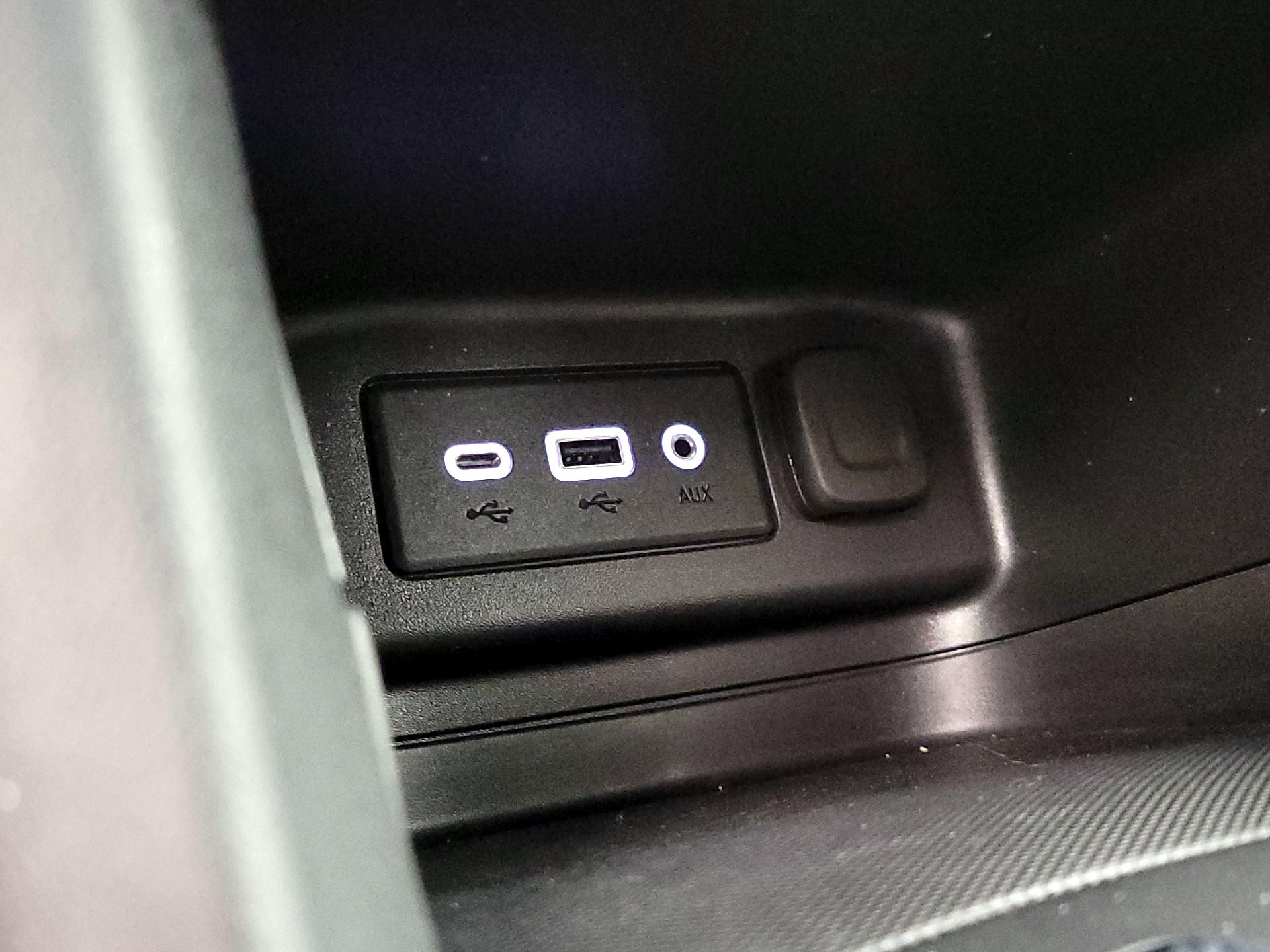 Thumbnail: 2023 Chevrolet Equinox - 18