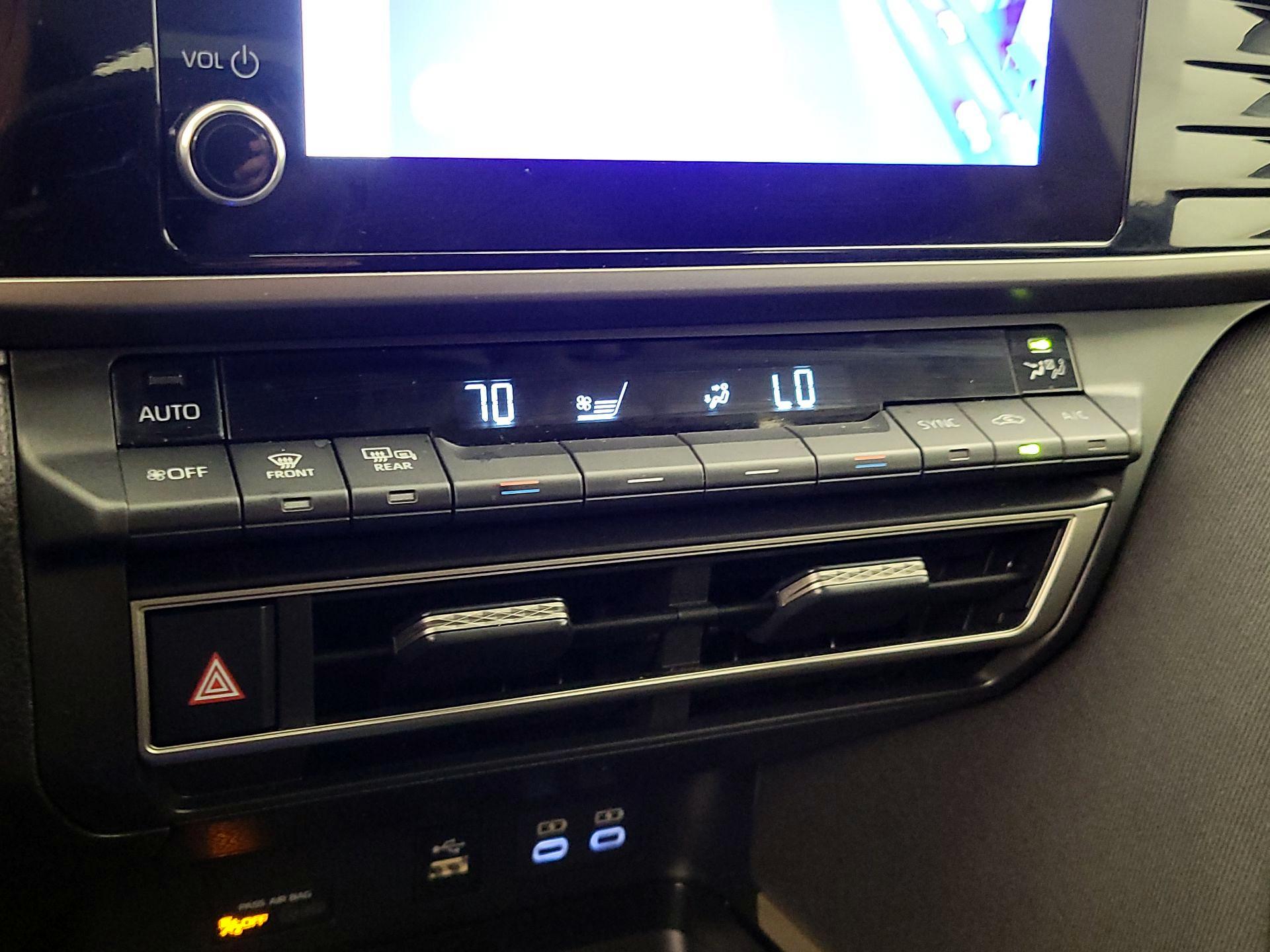 Thumbnail: 2025 Toyota Camry - 16