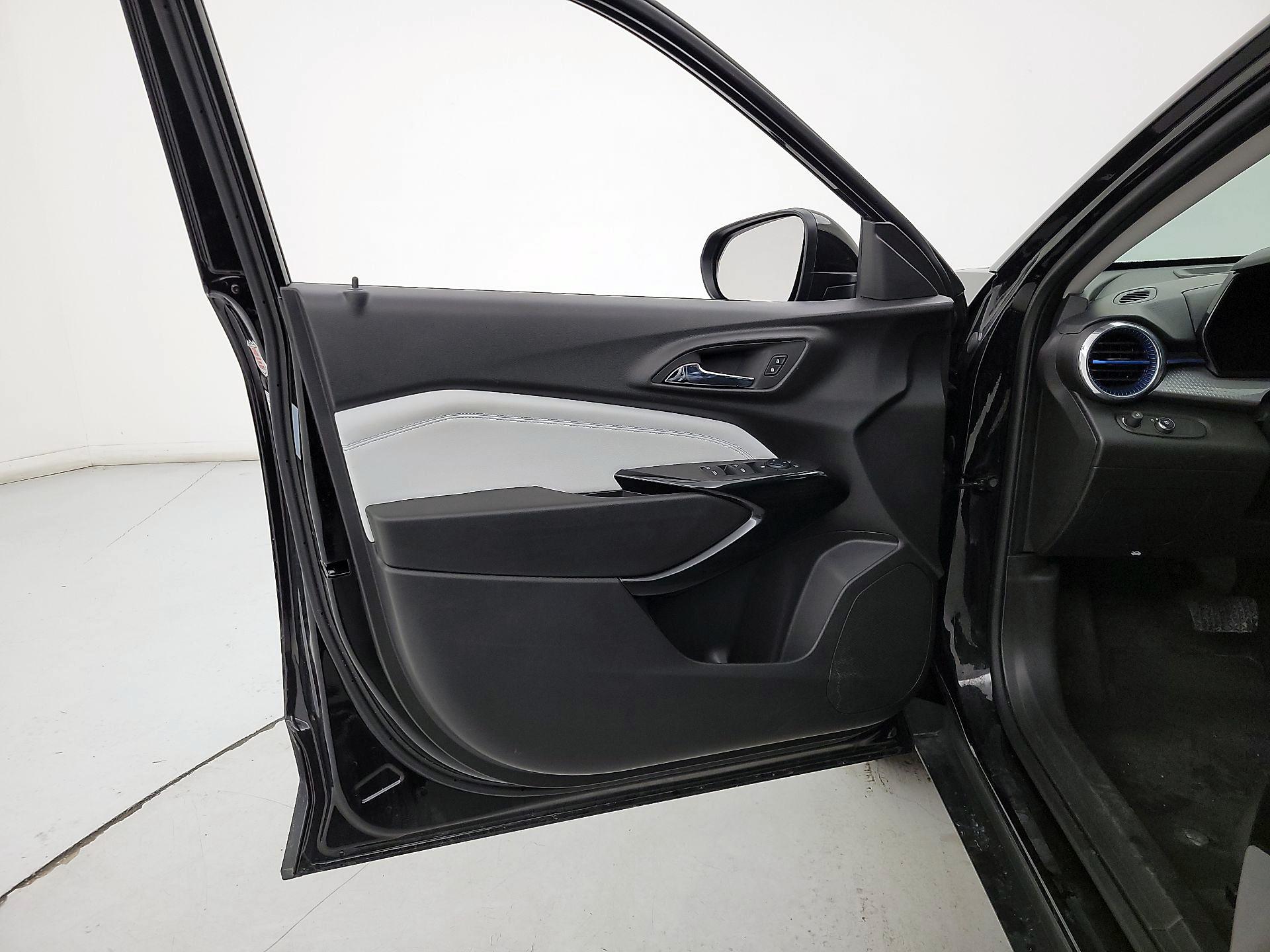 Thumbnail: 2025 Chevrolet Trax - 12