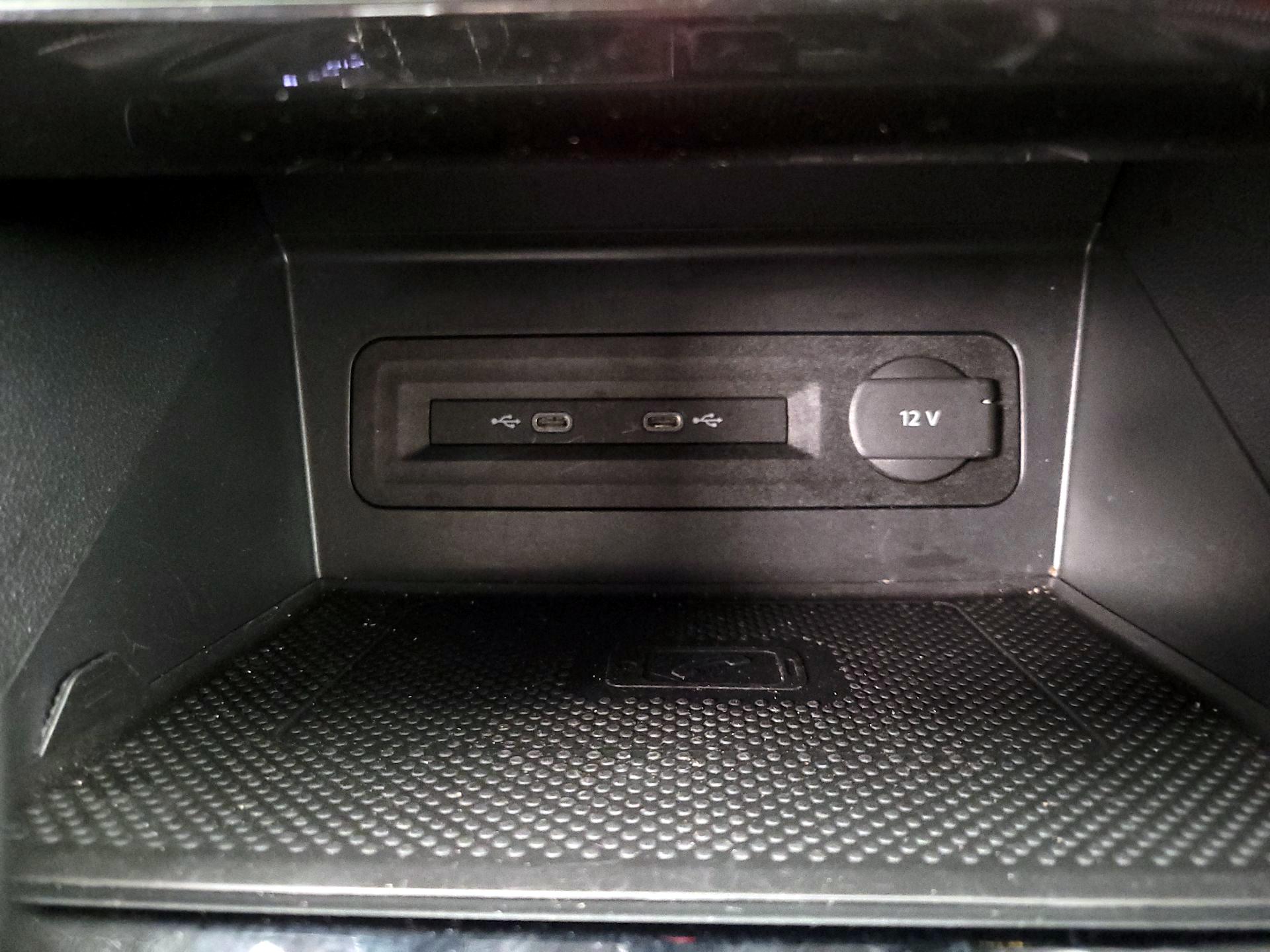 Thumbnail: 2021 Volkswagen Atlas - 18