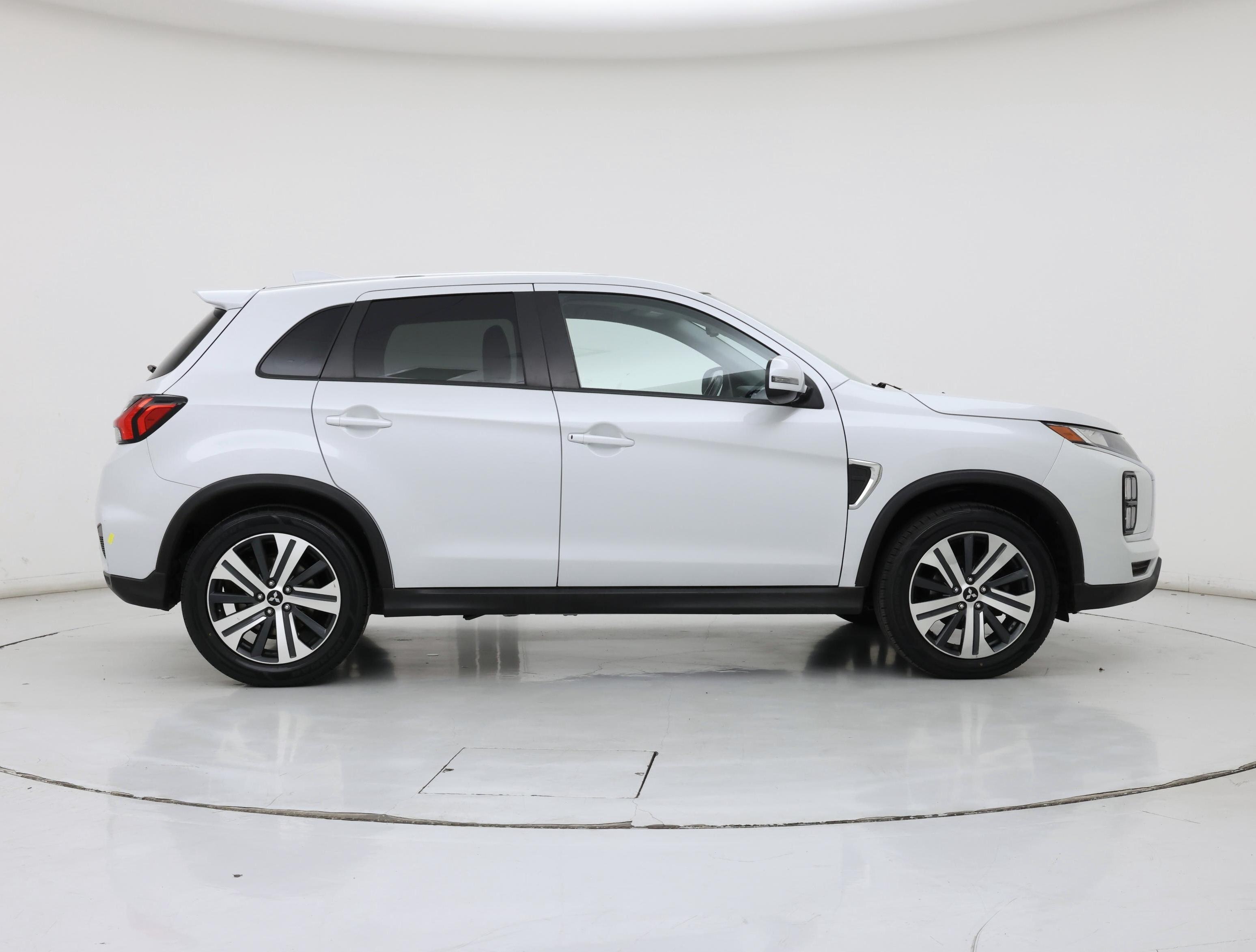 Thumbnail: 2022 Mitsubishi Outlander Sport - 7