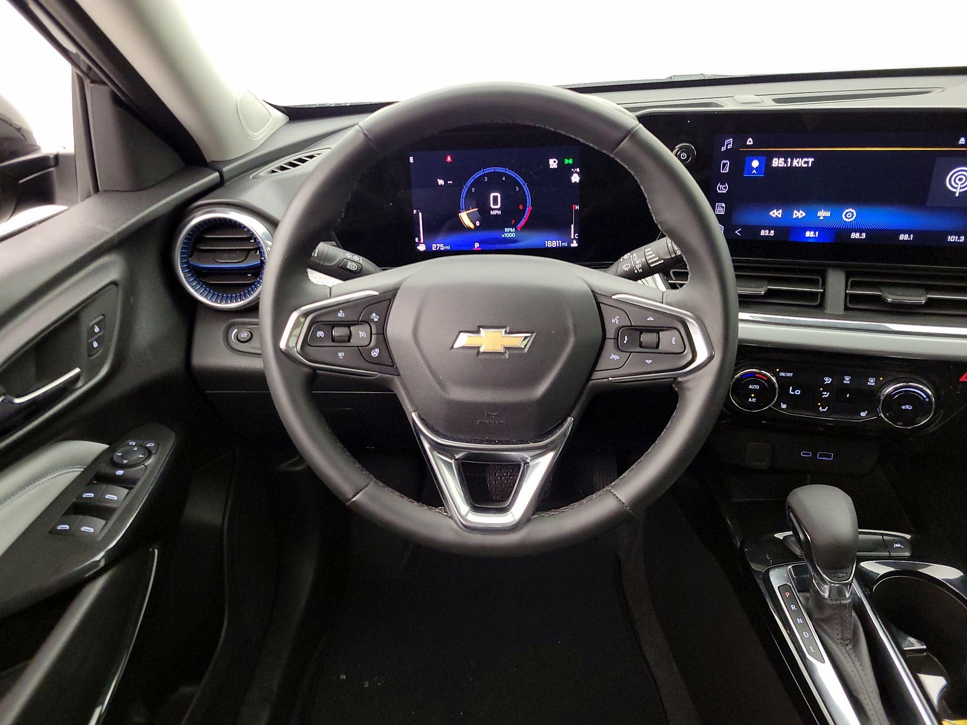 Thumbnail: 2025 Chevrolet Trax - 10