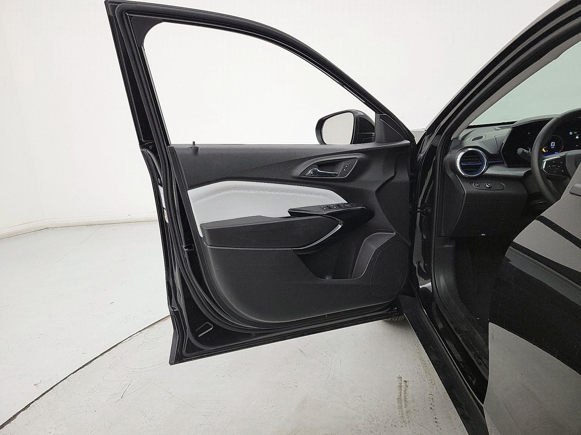 Thumbnail: 2025 Chevrolet Trax - 12