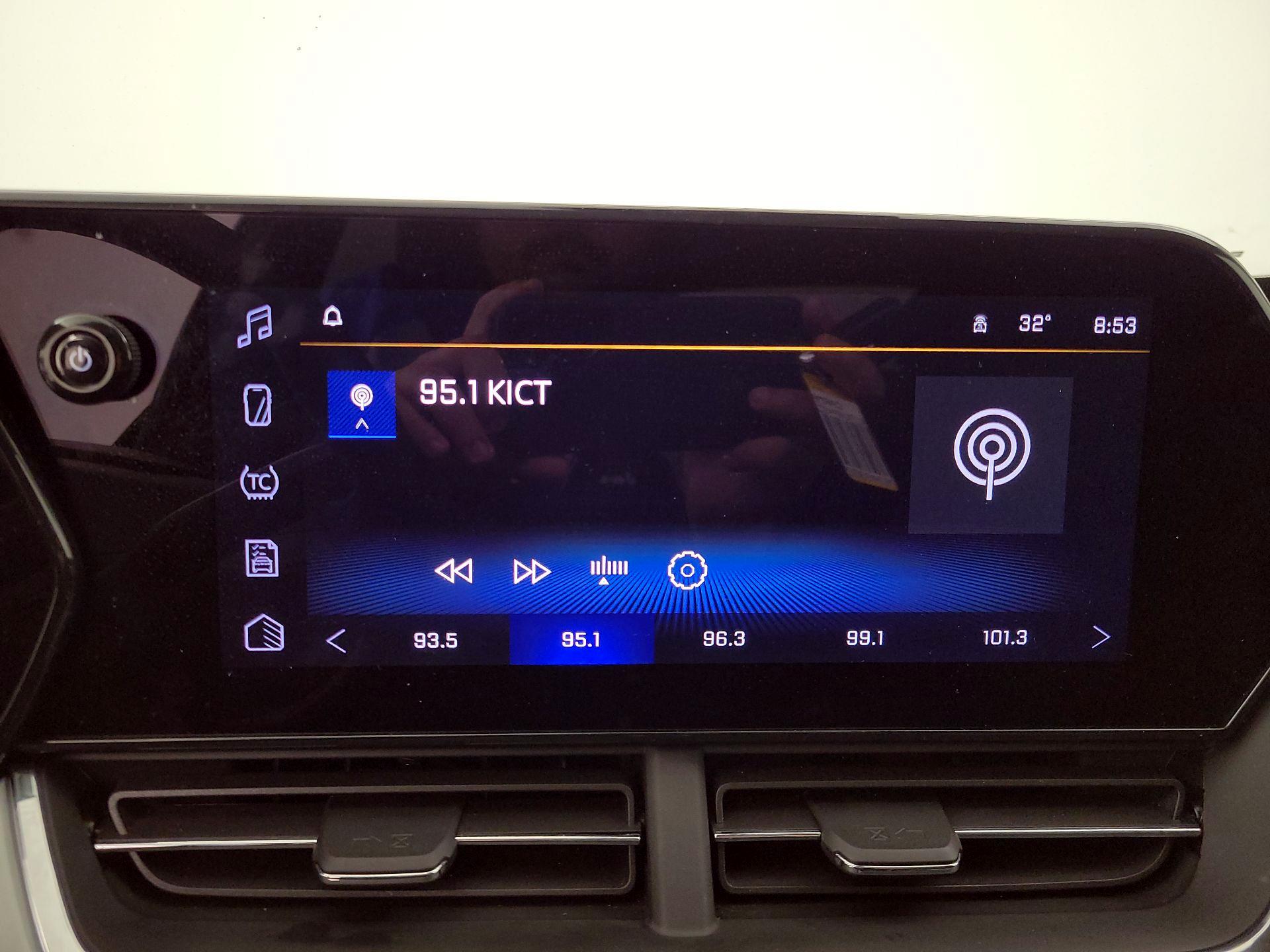 Thumbnail: 2025 Chevrolet Trax - 15