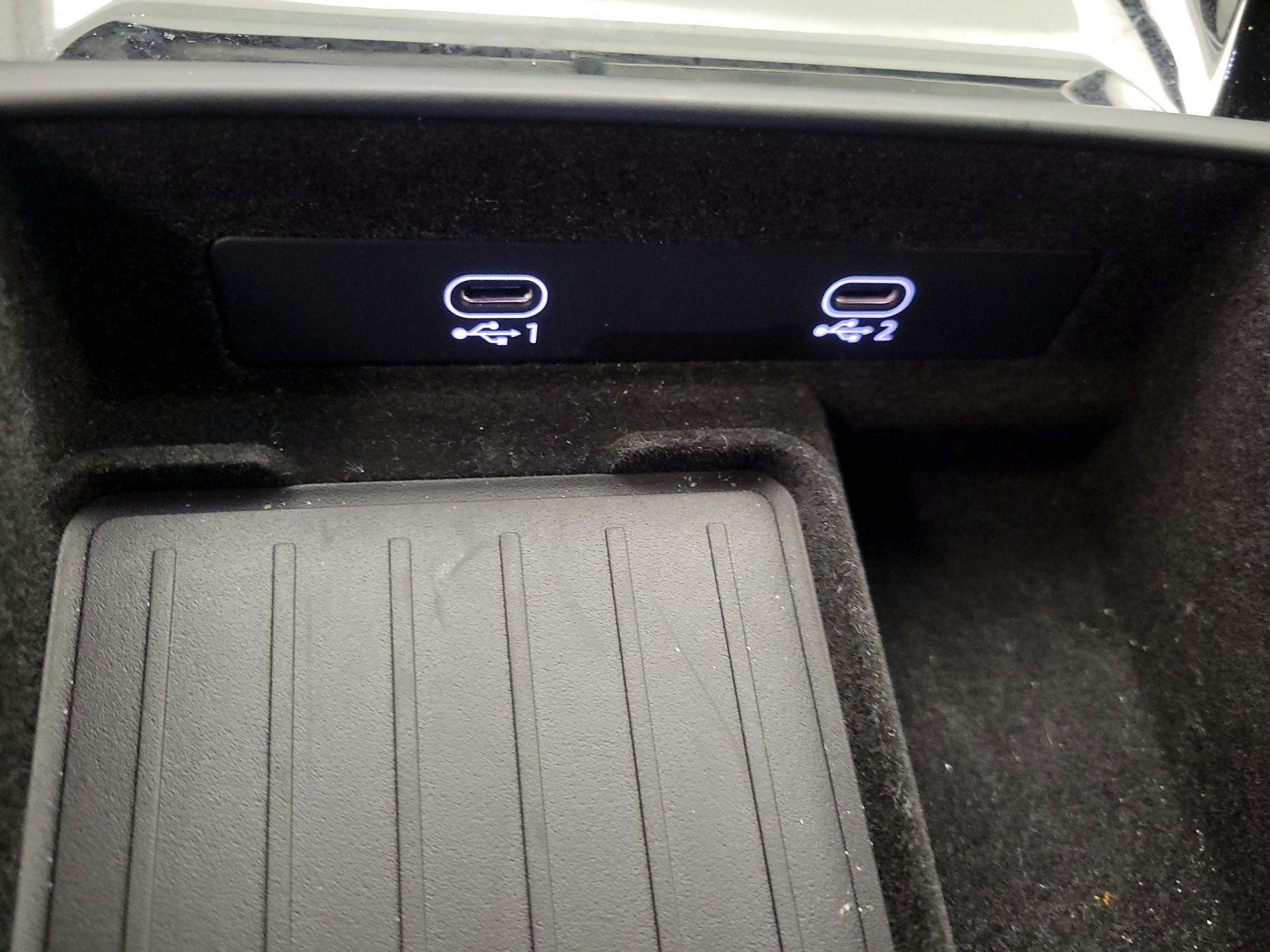 Thumbnail: 2021 Audi A8 - 18