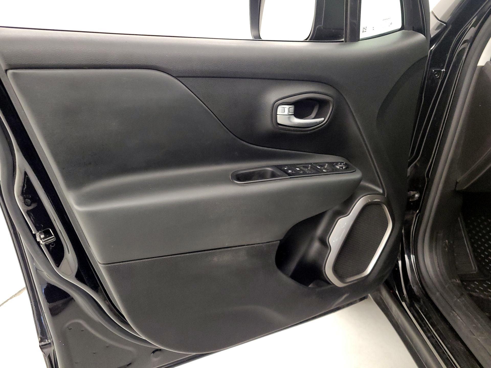 Thumbnail: 2022 Jeep Renegade - 12