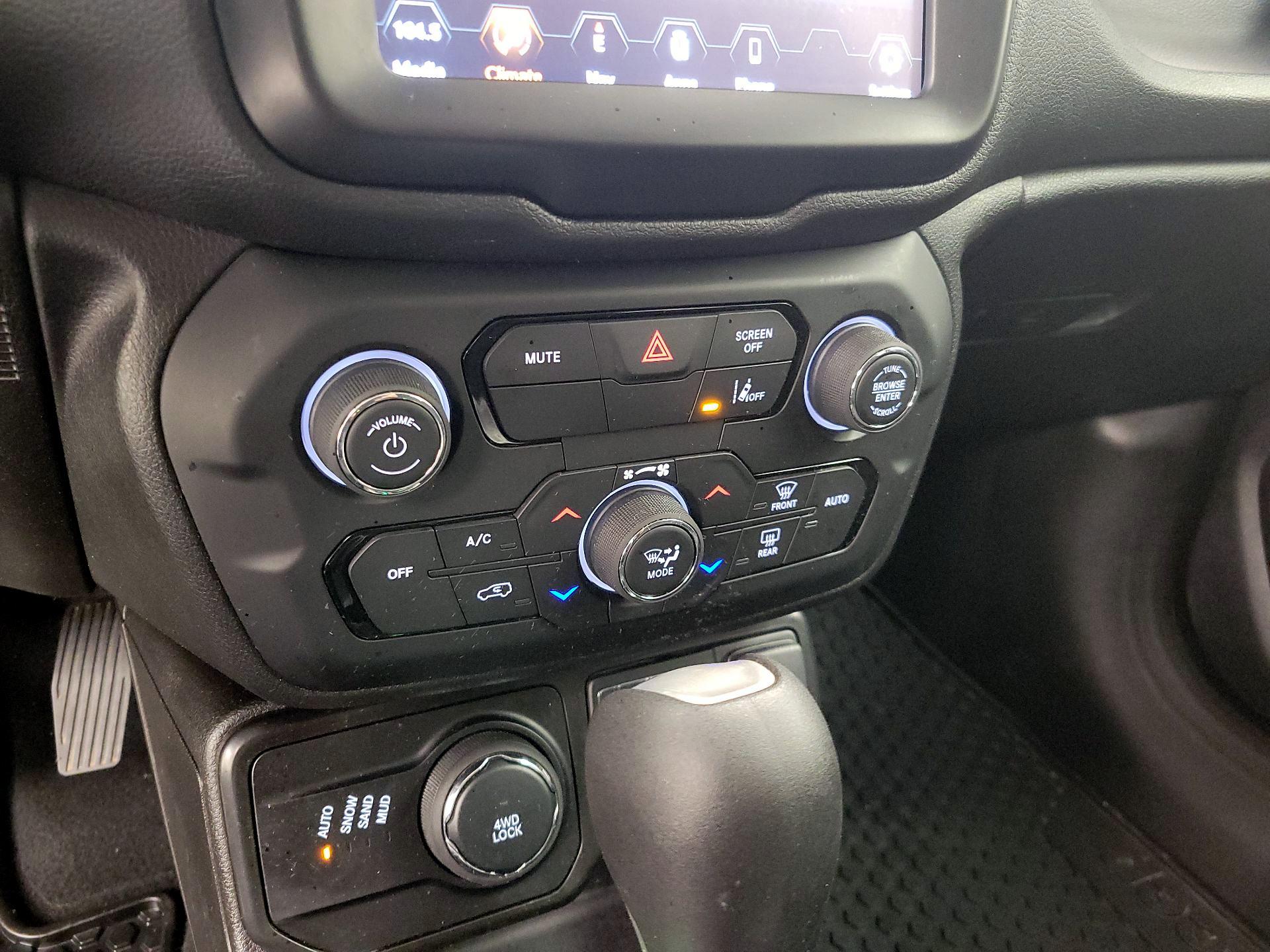 Thumbnail: 2022 Jeep Renegade - 17