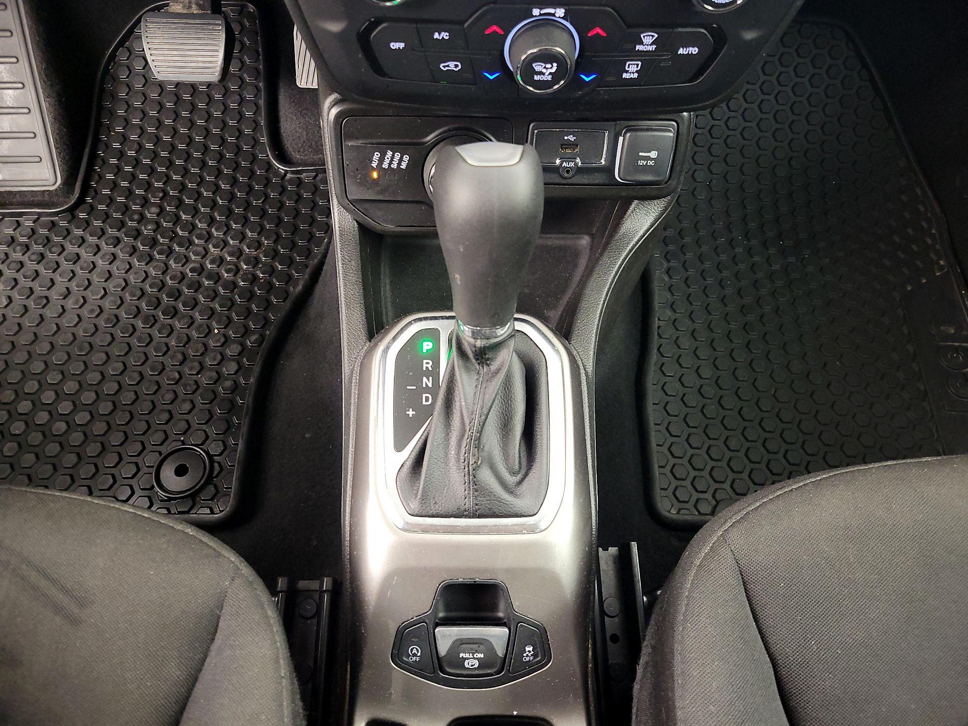 Thumbnail: 2022 Jeep Renegade - 18