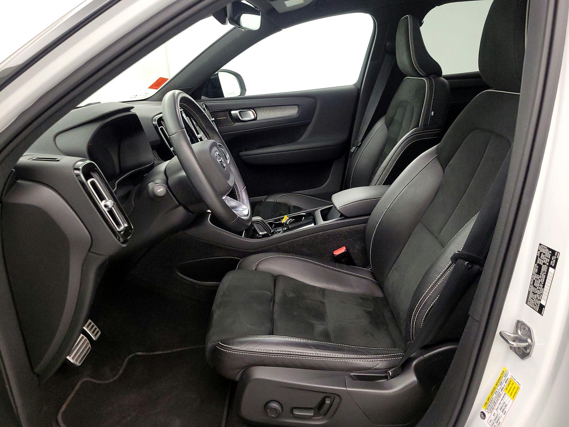 Thumbnail: 2021 Volvo XC40 - 11