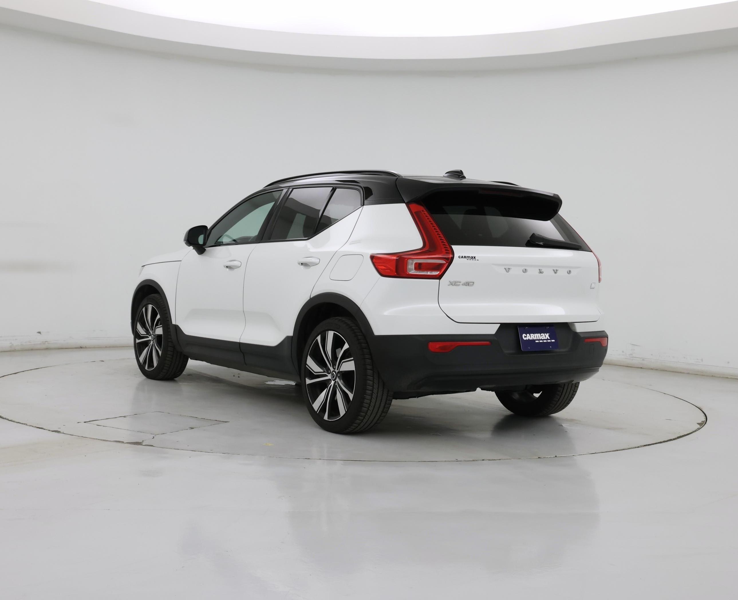 Thumbnail: 2021 Volvo XC40 - 2