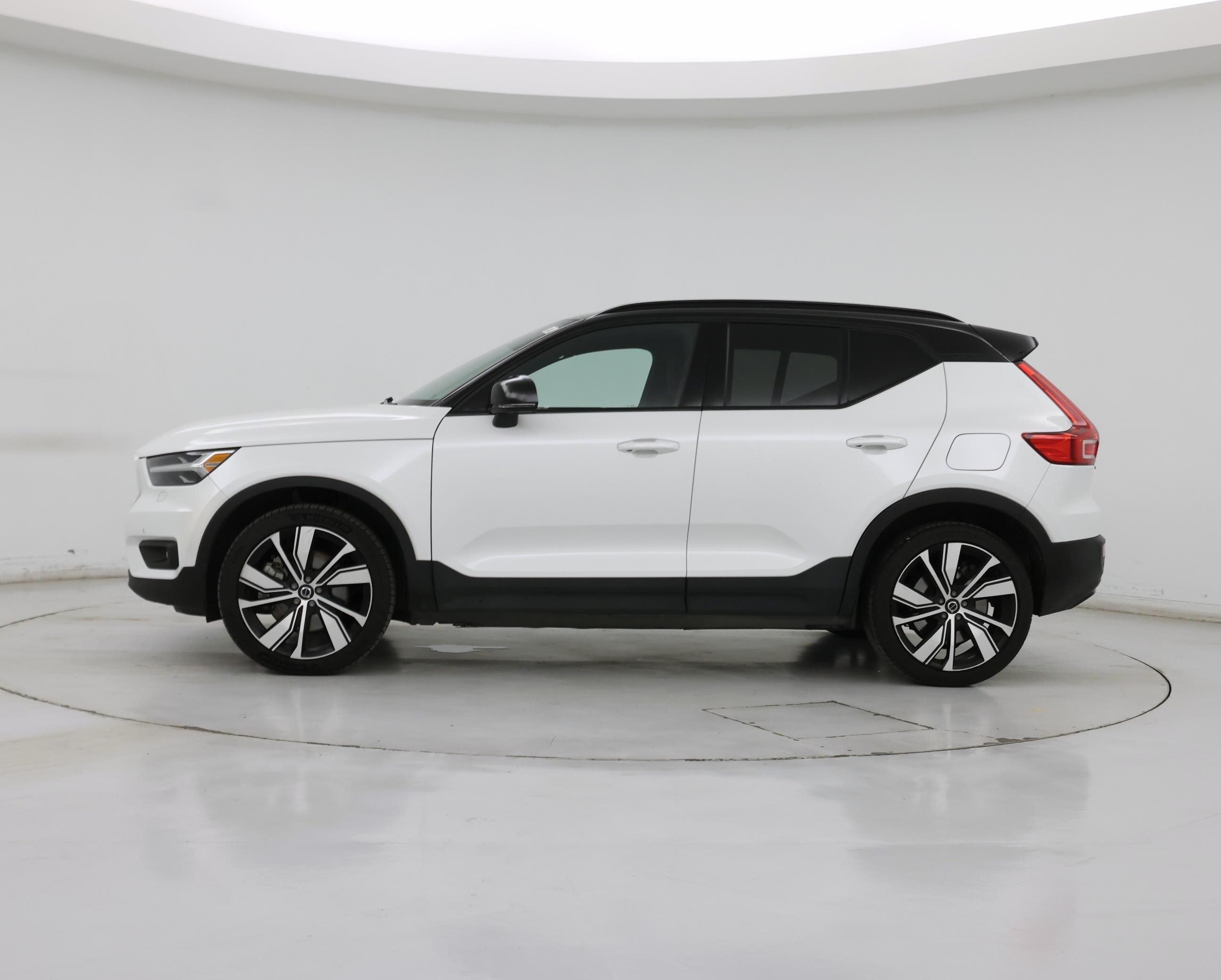 Thumbnail: 2021 Volvo XC40 - 3