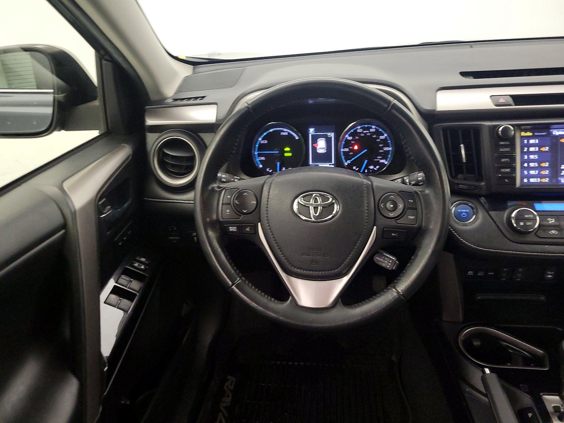 Thumbnail: 2018 Toyota RAV4 - 10