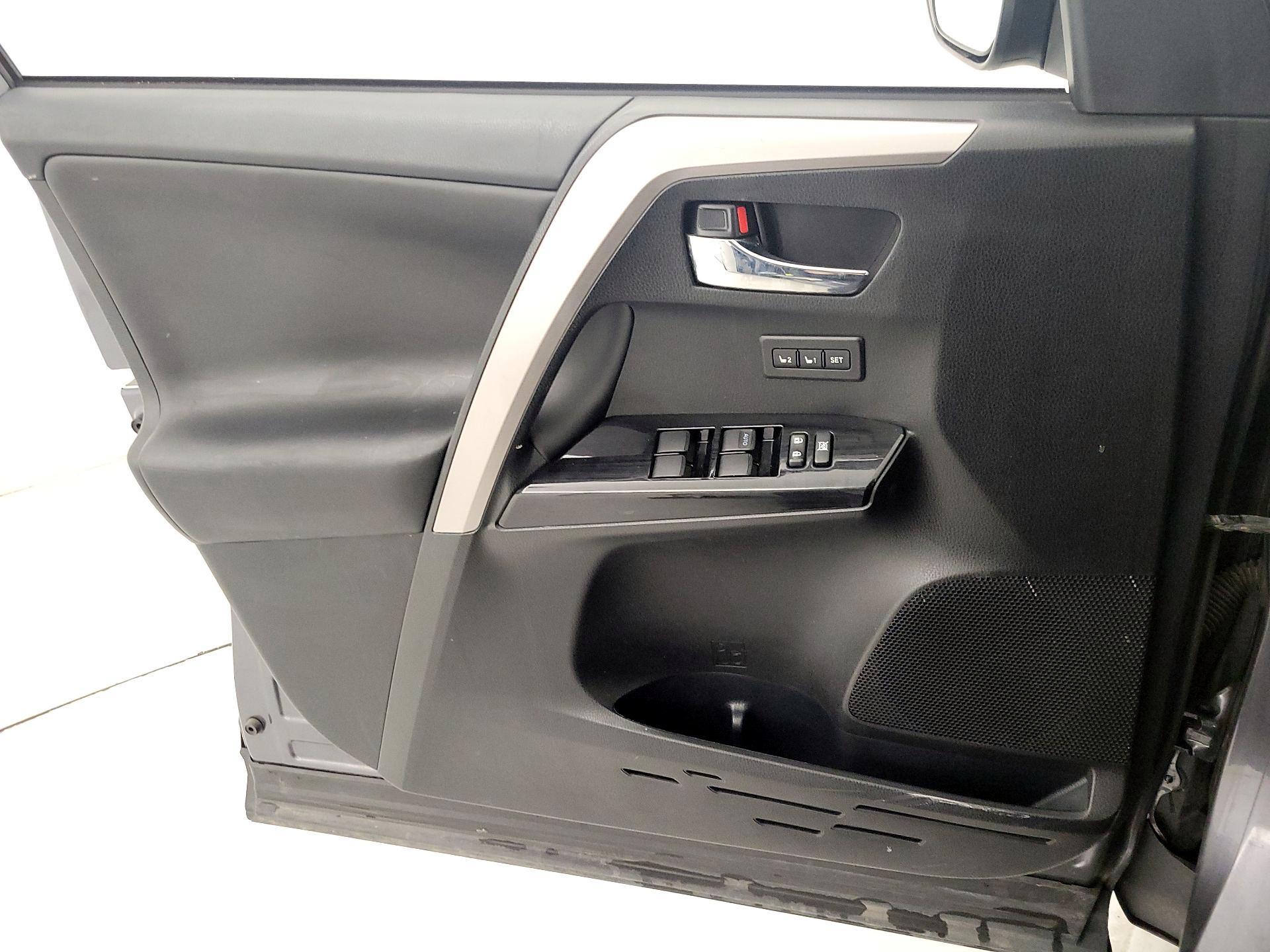 Thumbnail: 2018 Toyota RAV4 - 12