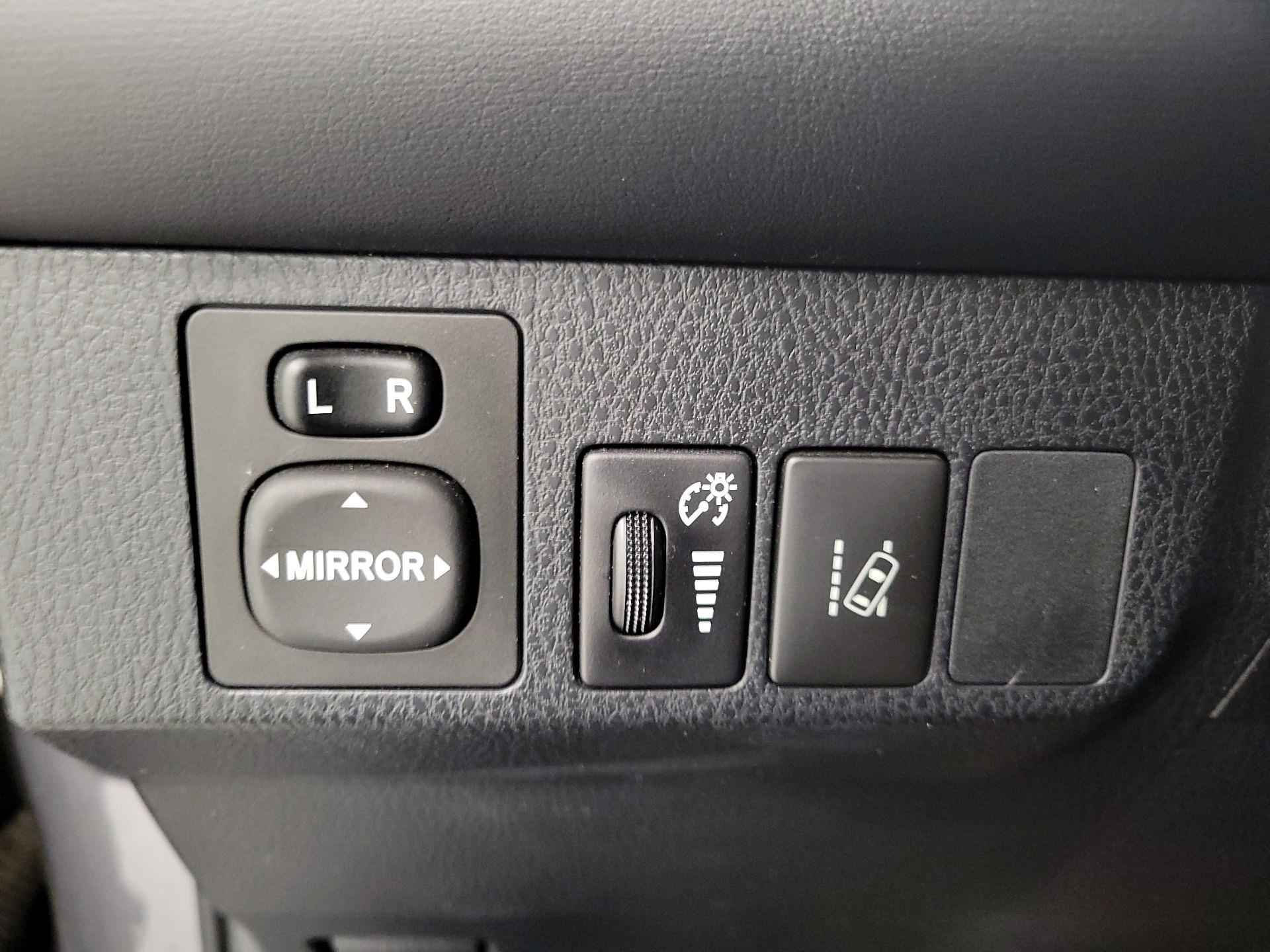 Thumbnail: 2018 Toyota RAV4 - 13