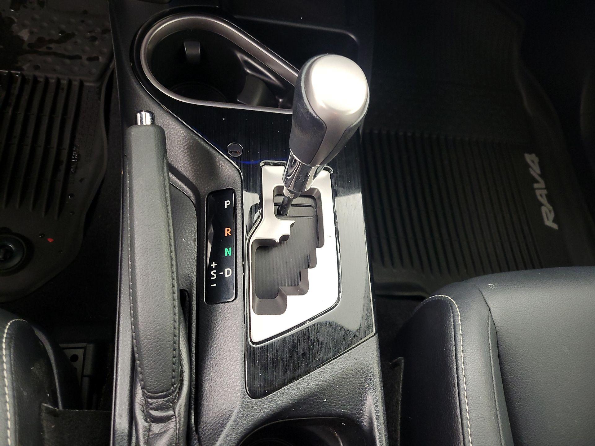 Thumbnail: 2018 Toyota RAV4 - 17