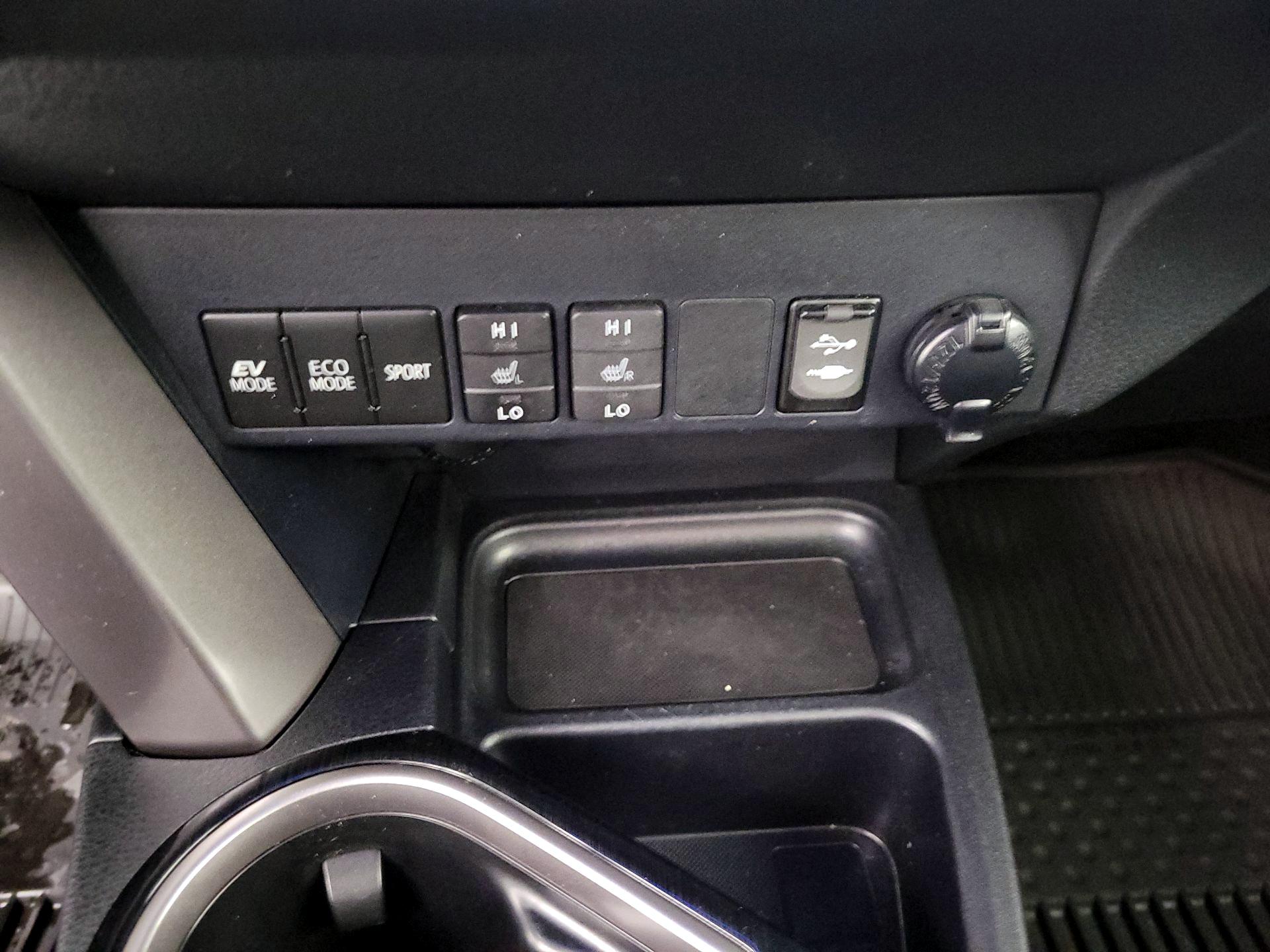 Thumbnail: 2018 Toyota RAV4 - 18