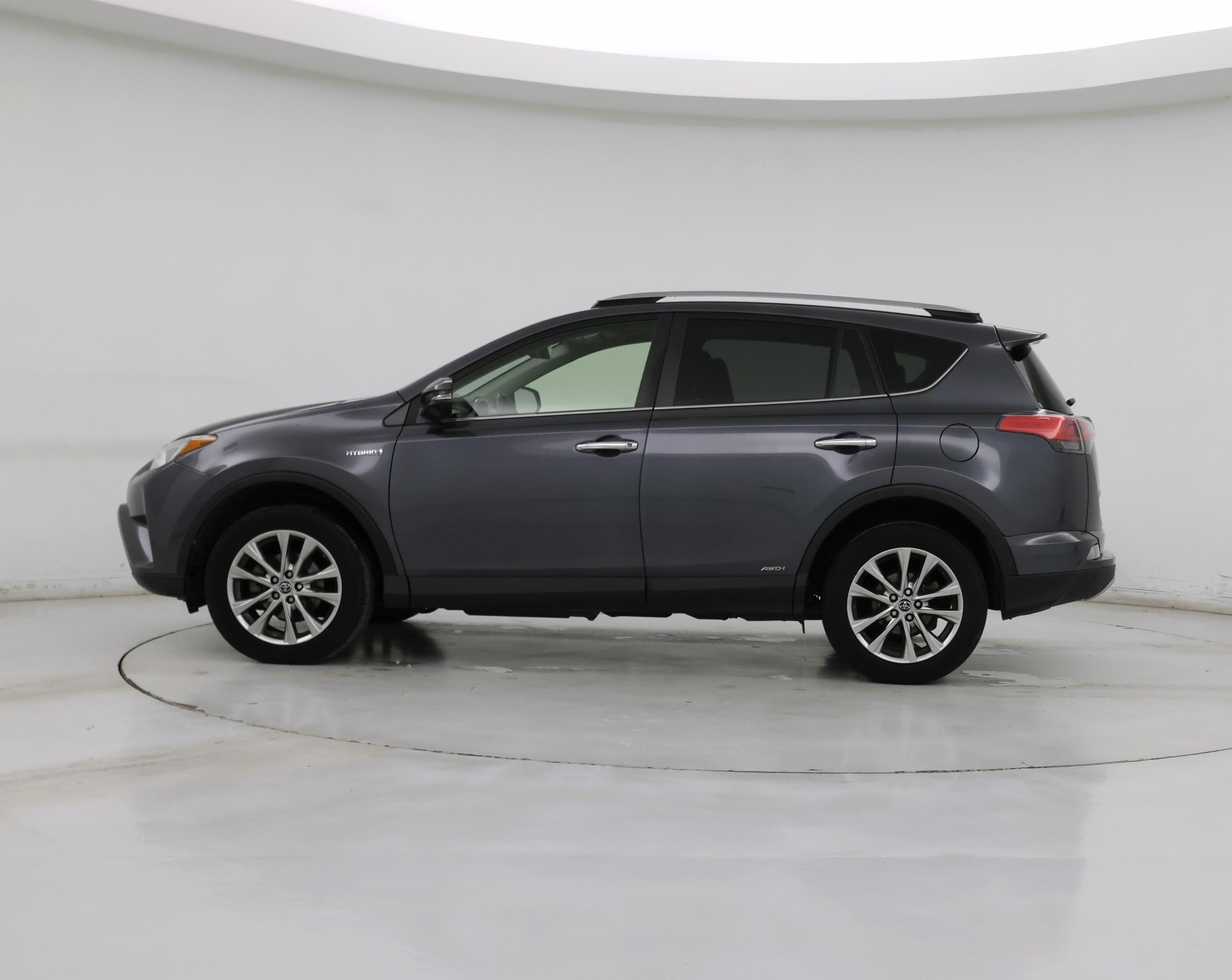 Thumbnail: 2018 Toyota RAV4 - 3