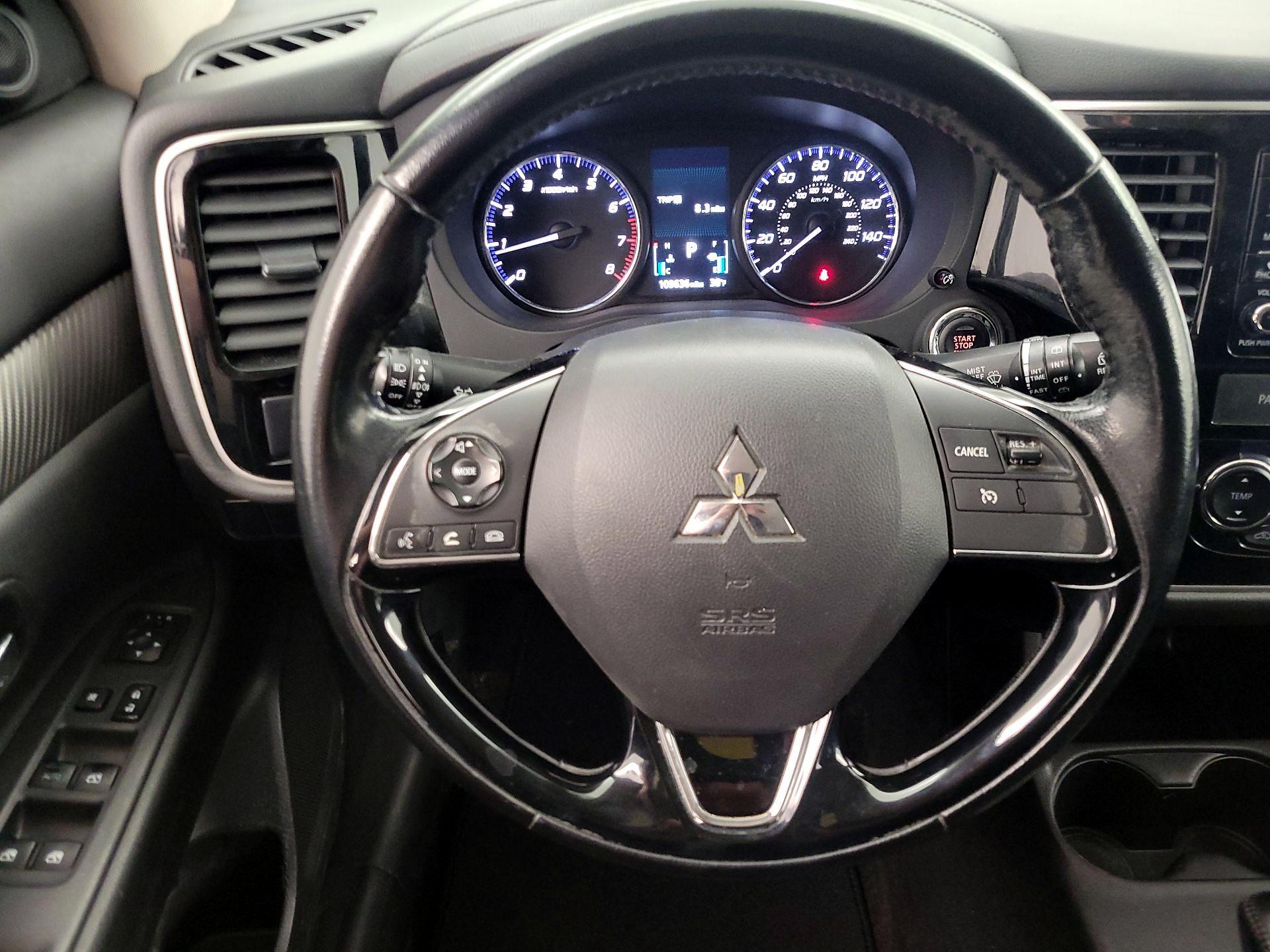 Thumbnail: 2016 Mitsubishi Outlander - 10