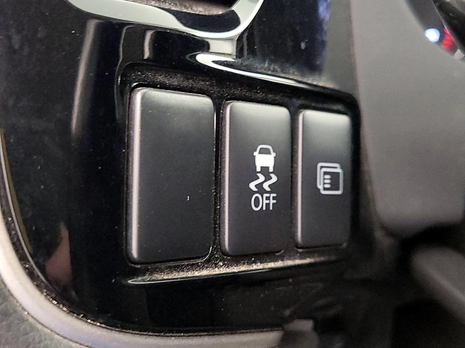 Thumbnail: 2016 Mitsubishi Outlander - 13