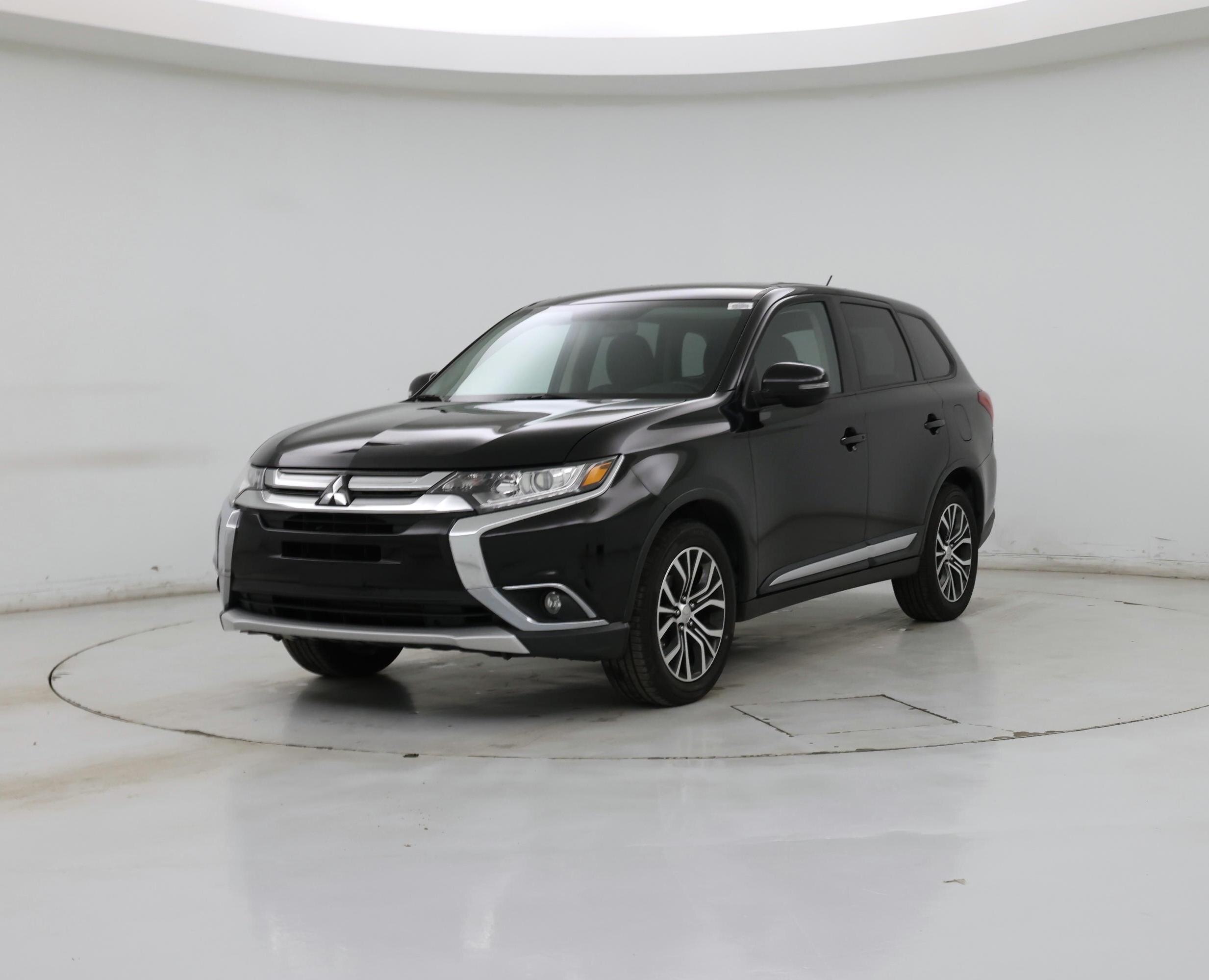 Thumbnail: 2016 Mitsubishi Outlander - 4