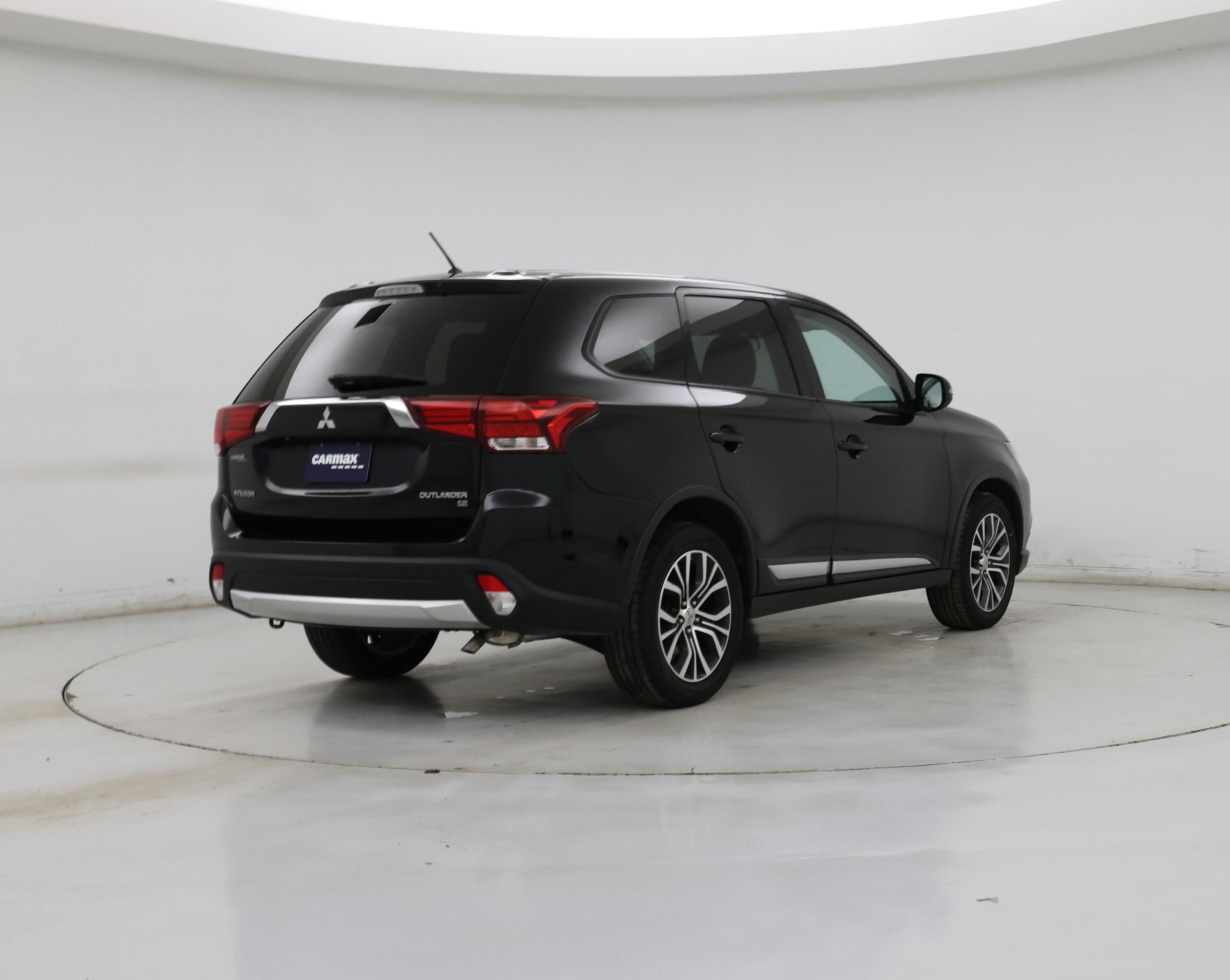 Thumbnail: 2016 Mitsubishi Outlander - 8