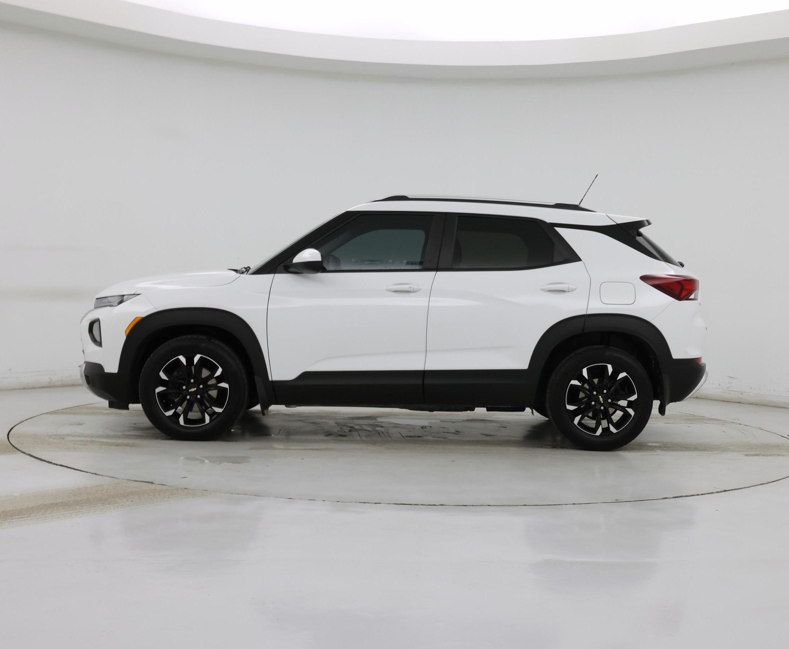 Thumbnail: 2023 Chevrolet TrailBlazer - 3