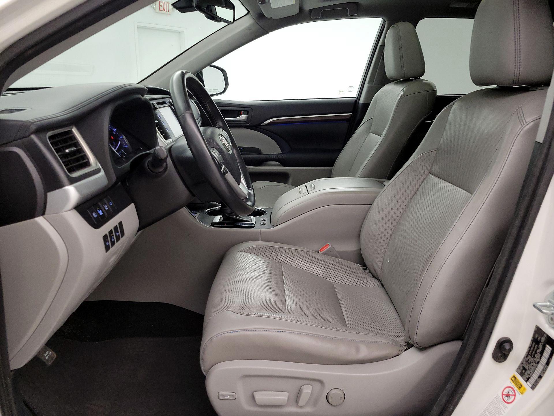 Thumbnail: 2015 Toyota Highlander - 11