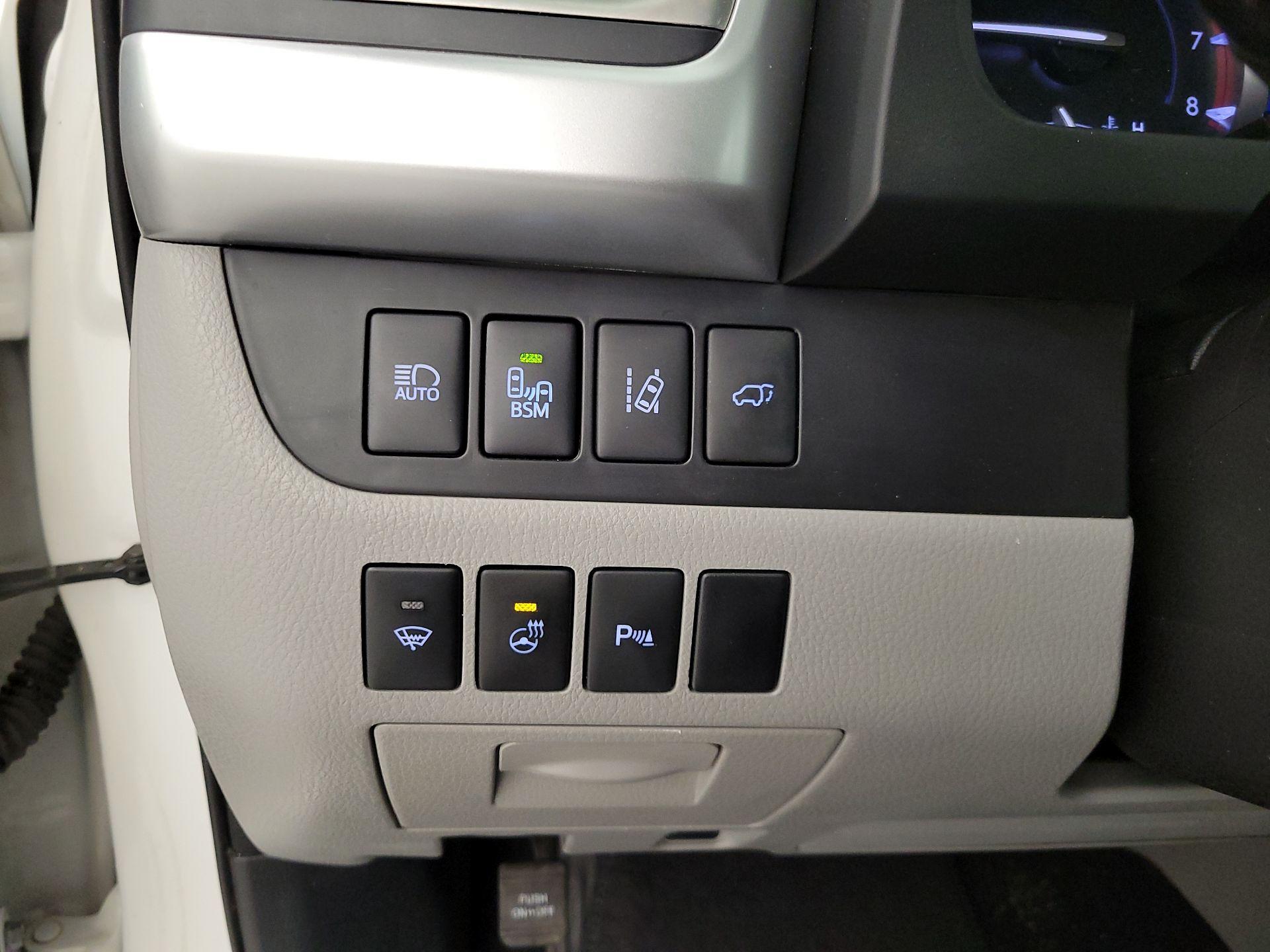 Thumbnail: 2015 Toyota Highlander - 13