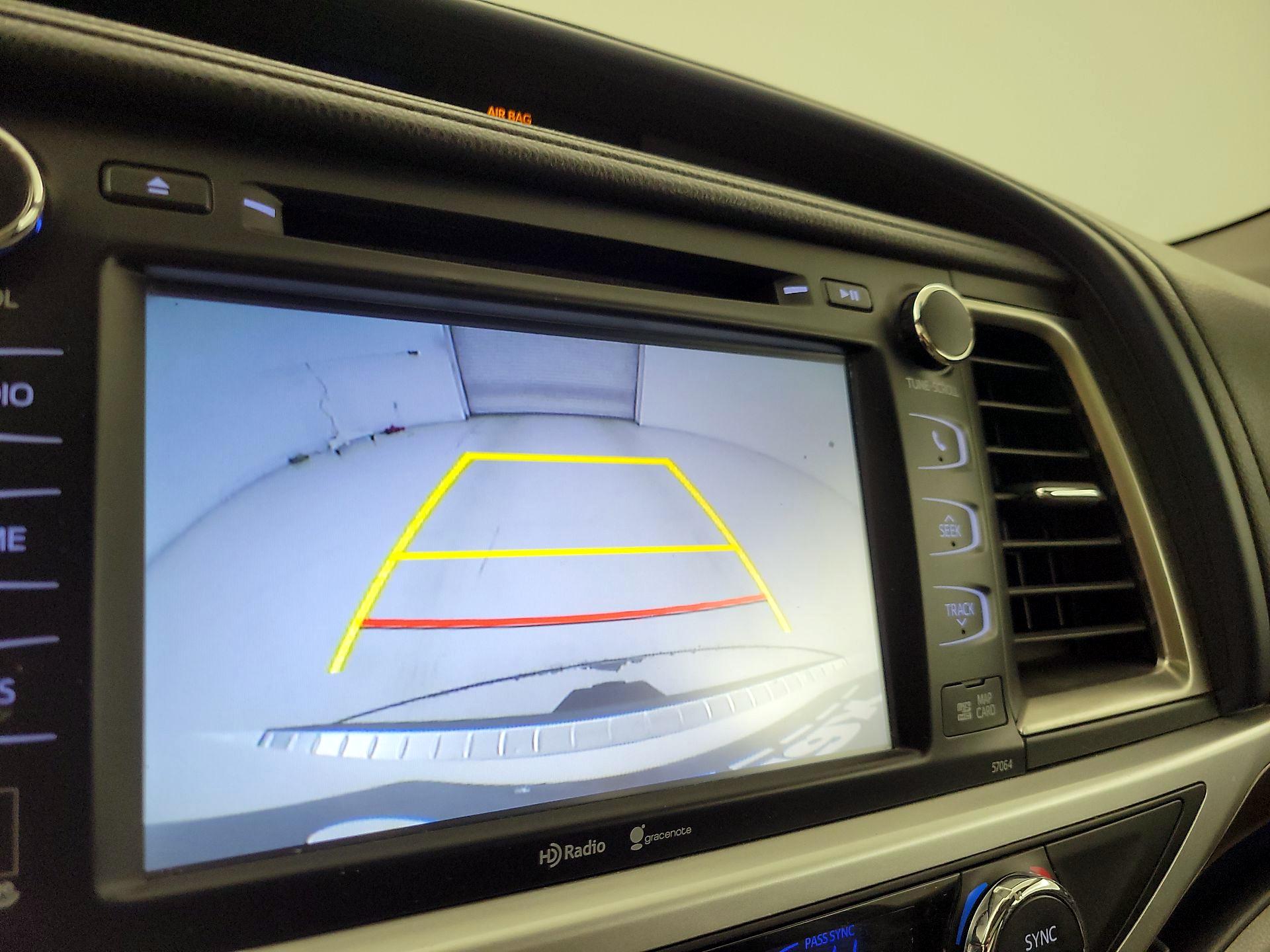 Thumbnail: 2015 Toyota Highlander - 15