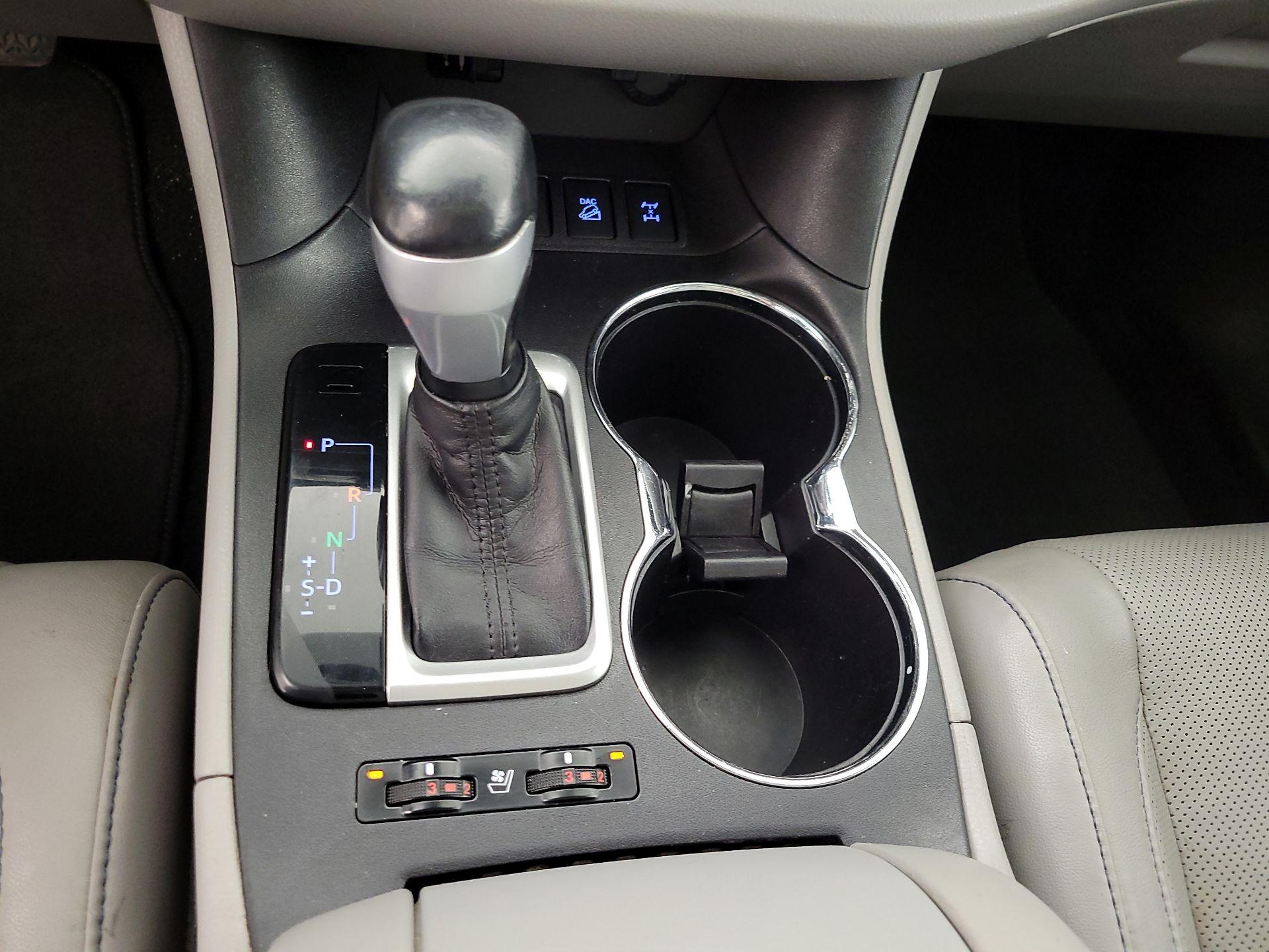 Thumbnail: 2015 Toyota Highlander - 18