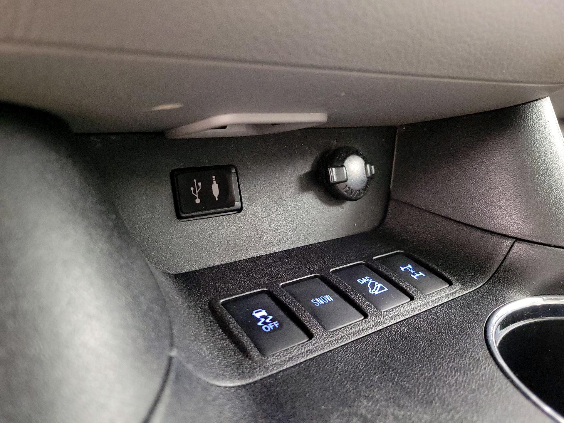 Thumbnail: 2015 Toyota Highlander - 19