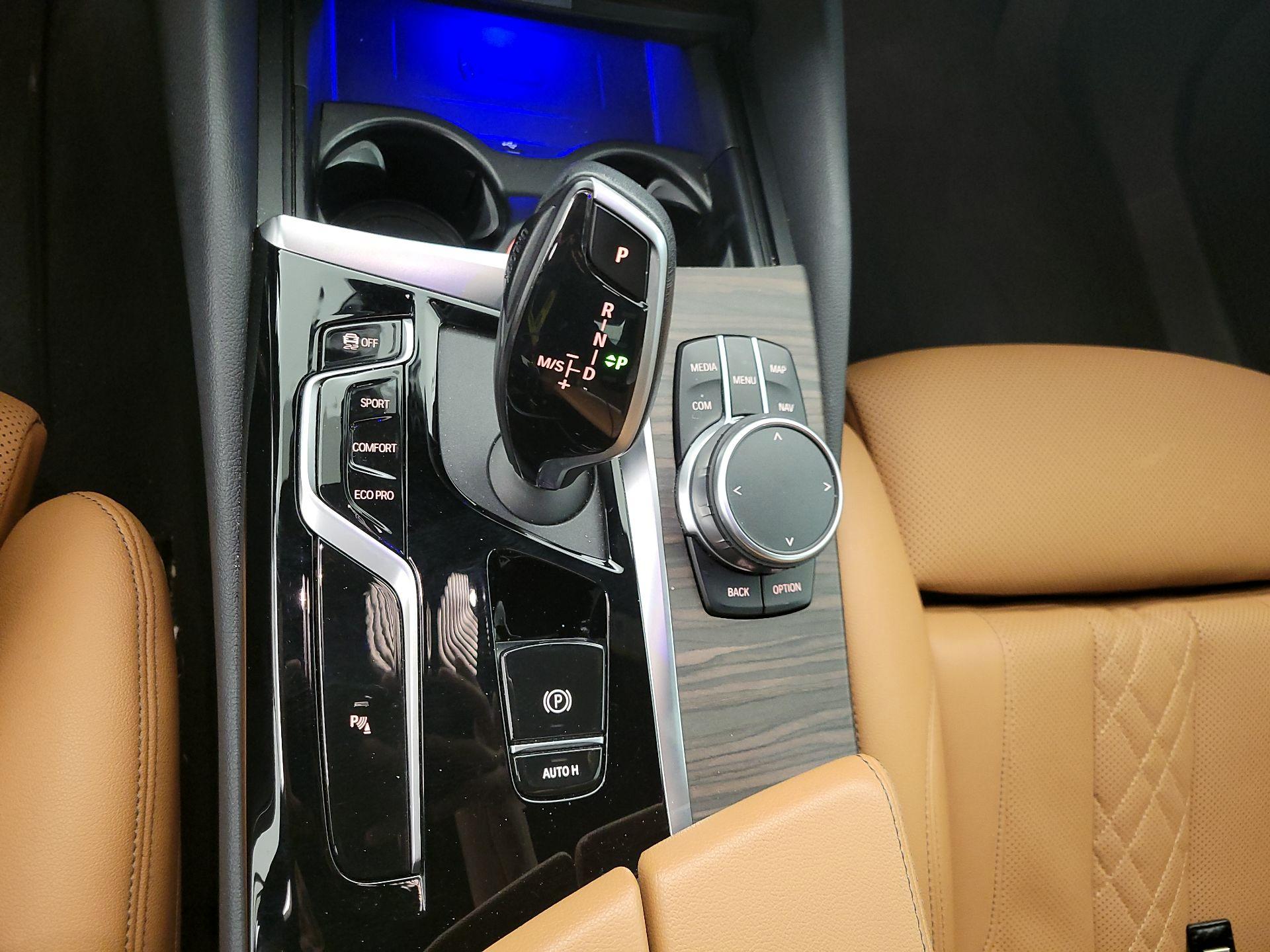 Thumbnail: 2021 BMW 5 Series - 18