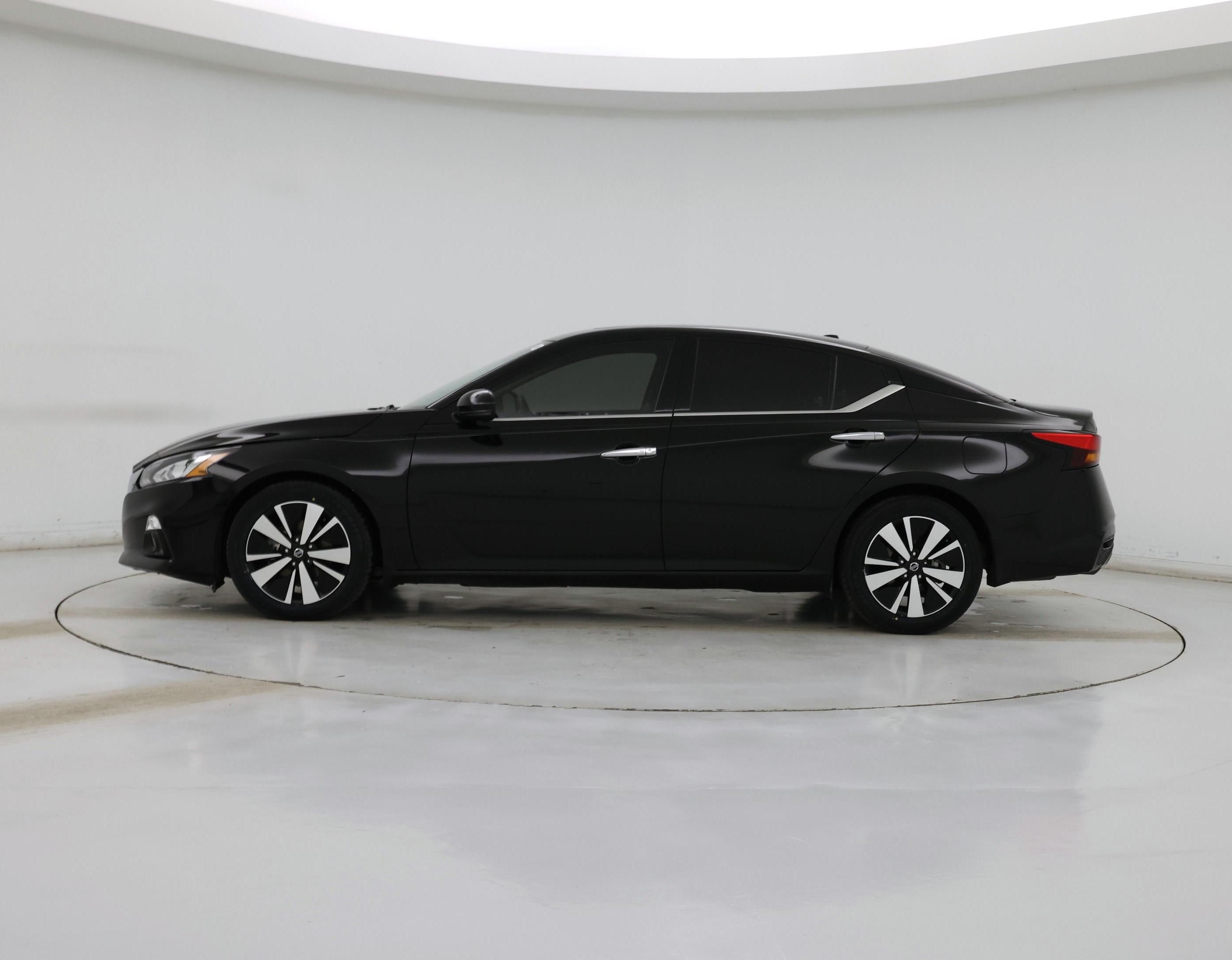 Thumbnail: 2022 Nissan Altima - 3