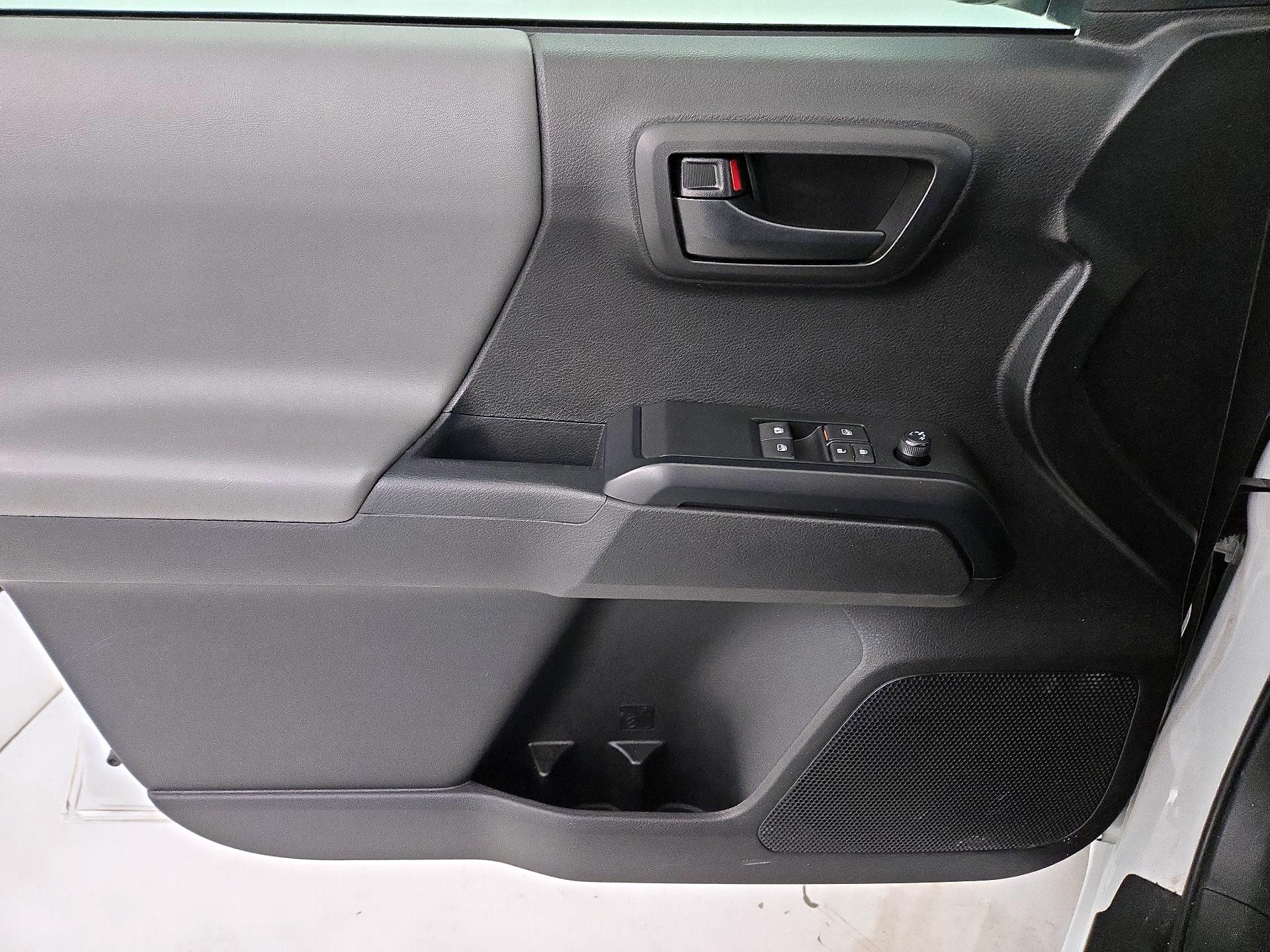 Thumbnail: 2022 Toyota Tacoma - 10