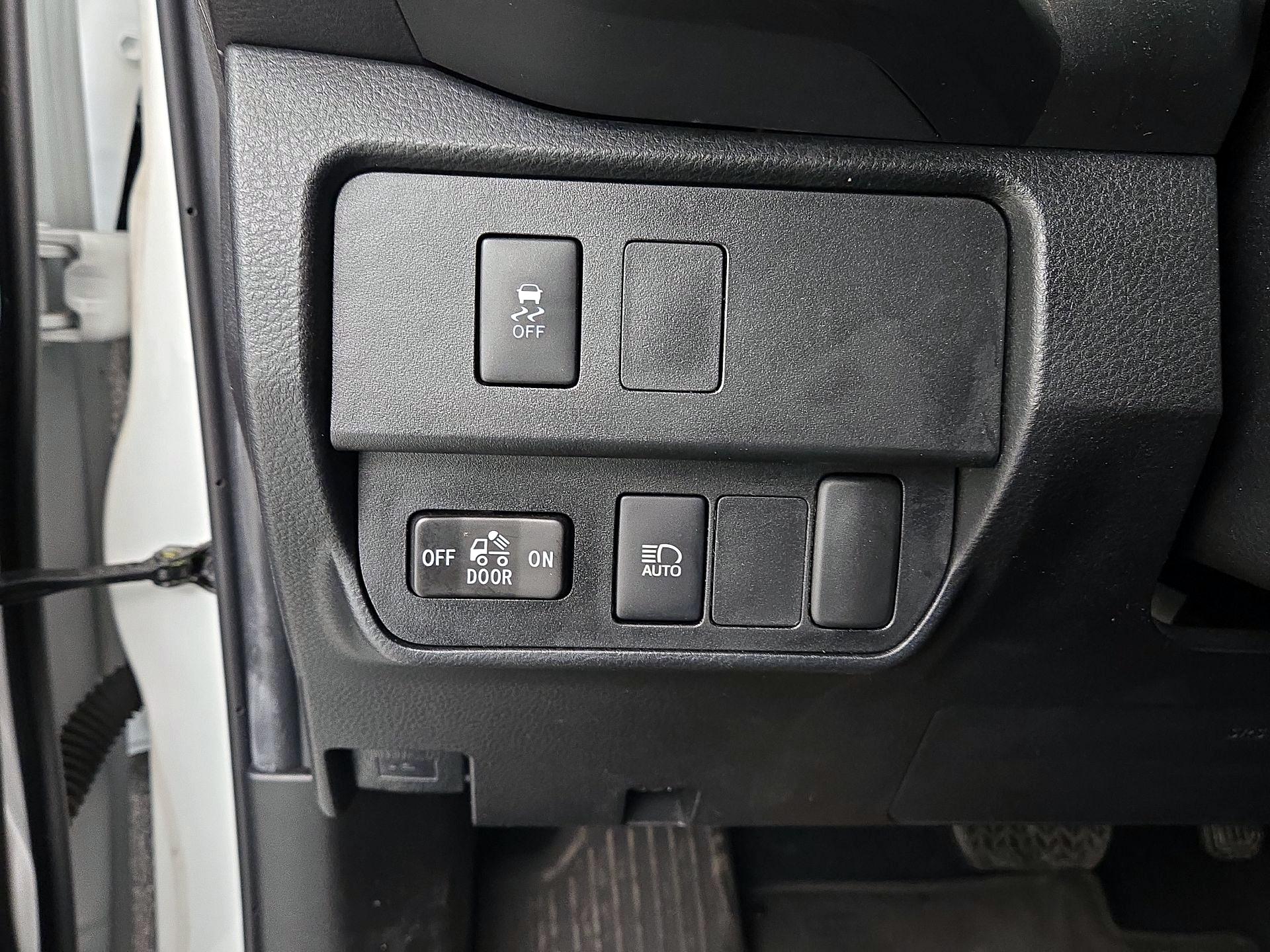 Thumbnail: 2022 Toyota Tacoma - 11