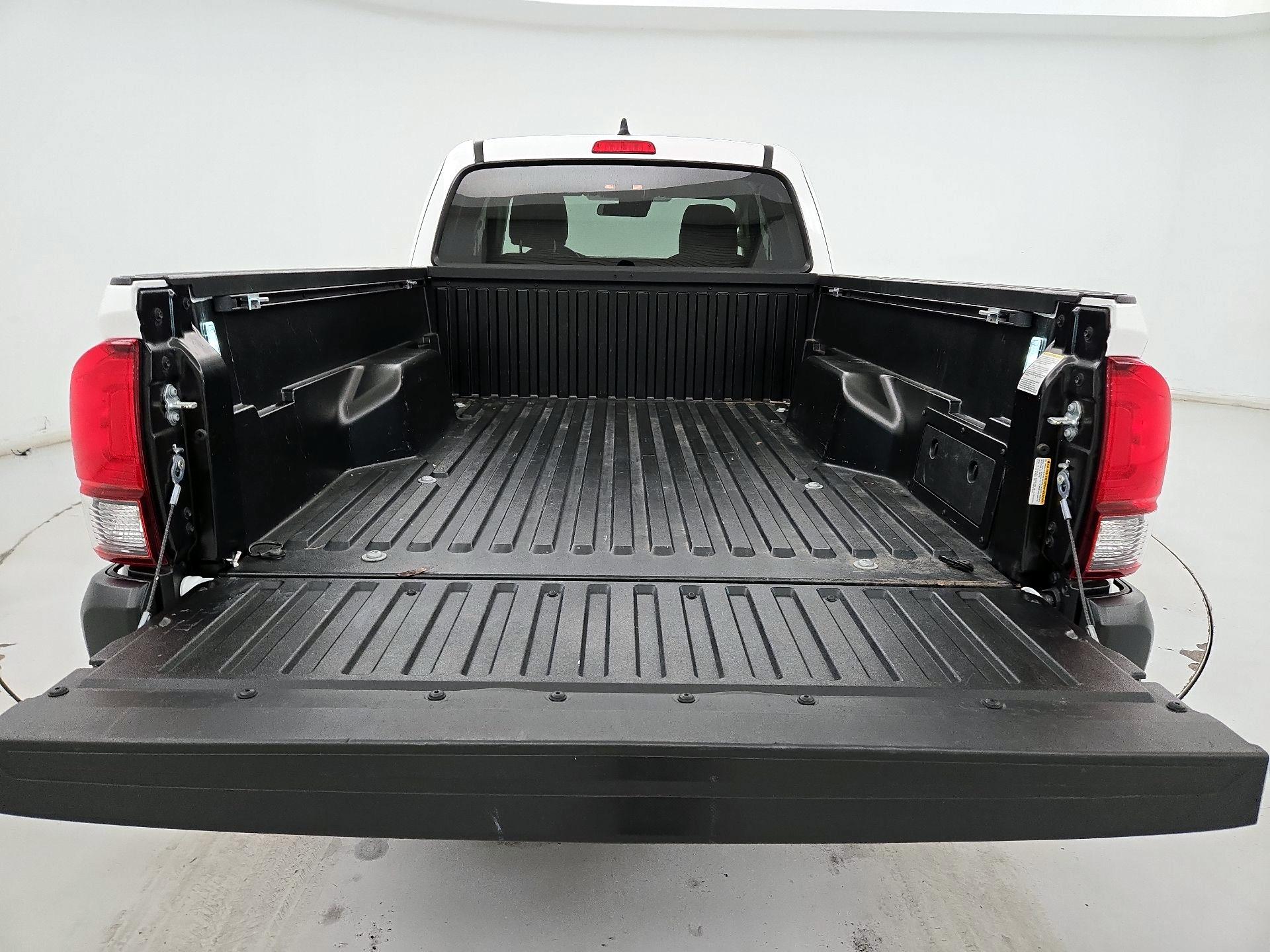 Thumbnail: 2022 Toyota Tacoma - 18