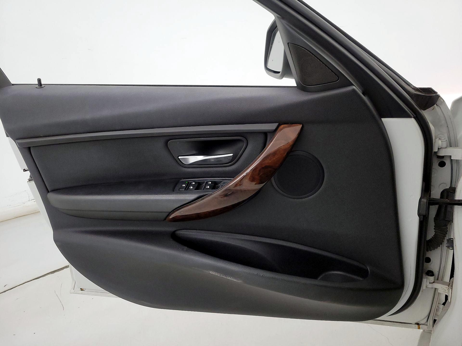 Thumbnail: 2015 BMW 3 Series - 12