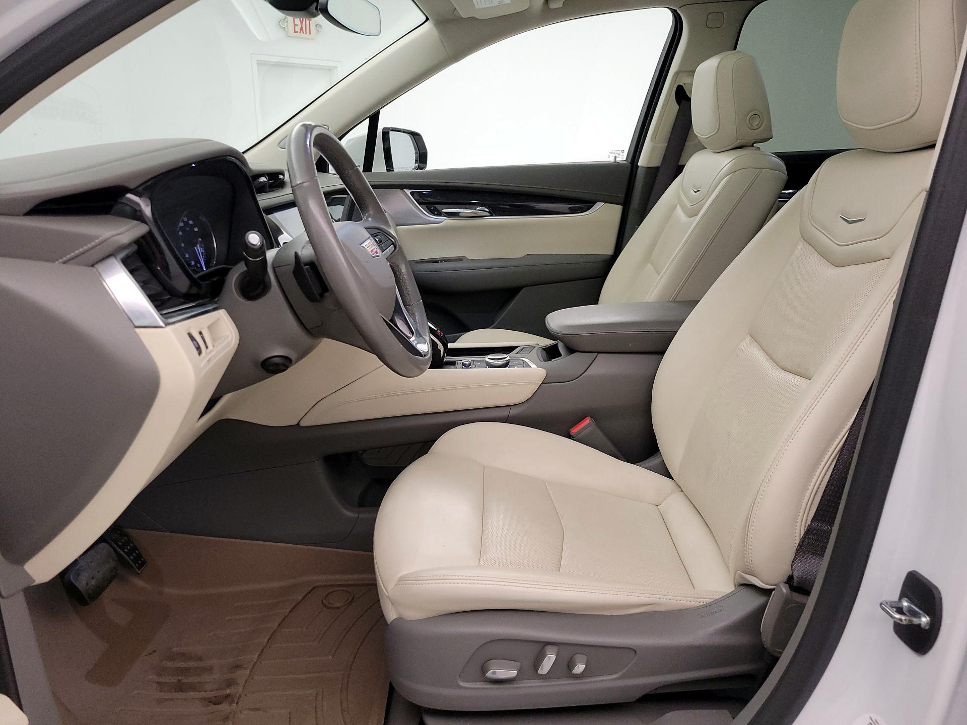 Thumbnail: 2023 Cadillac XT6 - 11