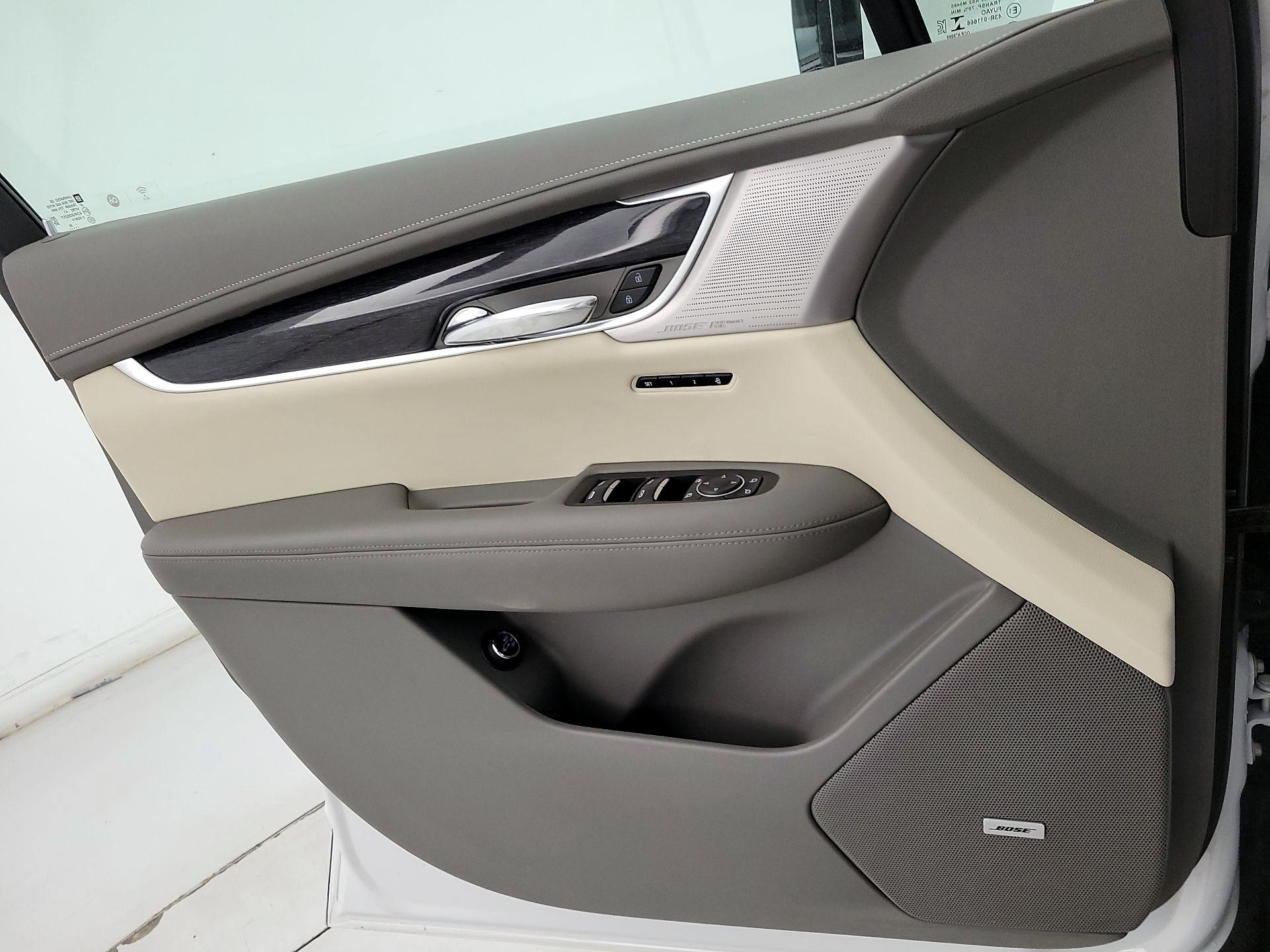 Thumbnail: 2023 Cadillac XT6 - 12