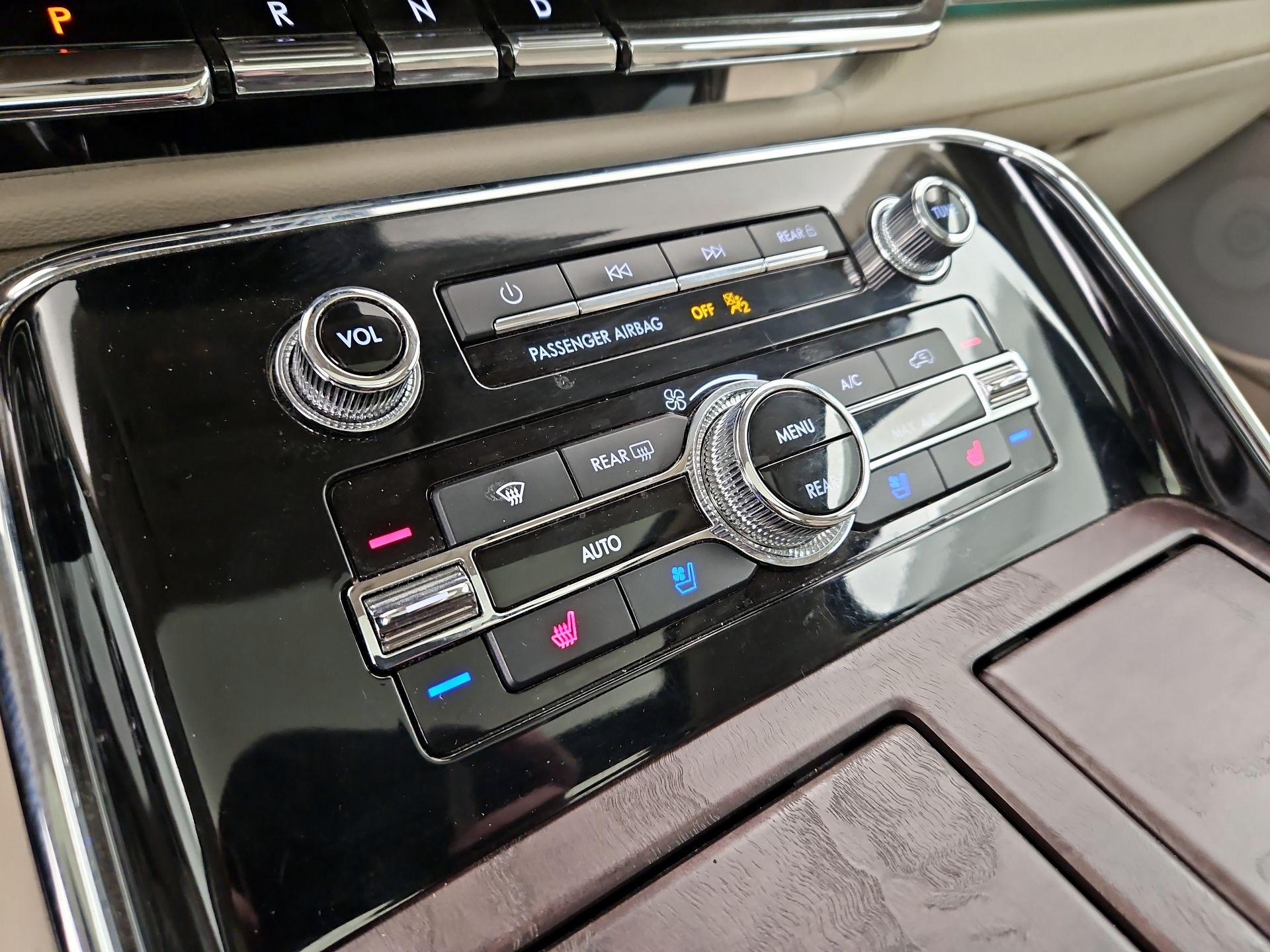 Thumbnail: 2019 Lincoln Navigator - 17