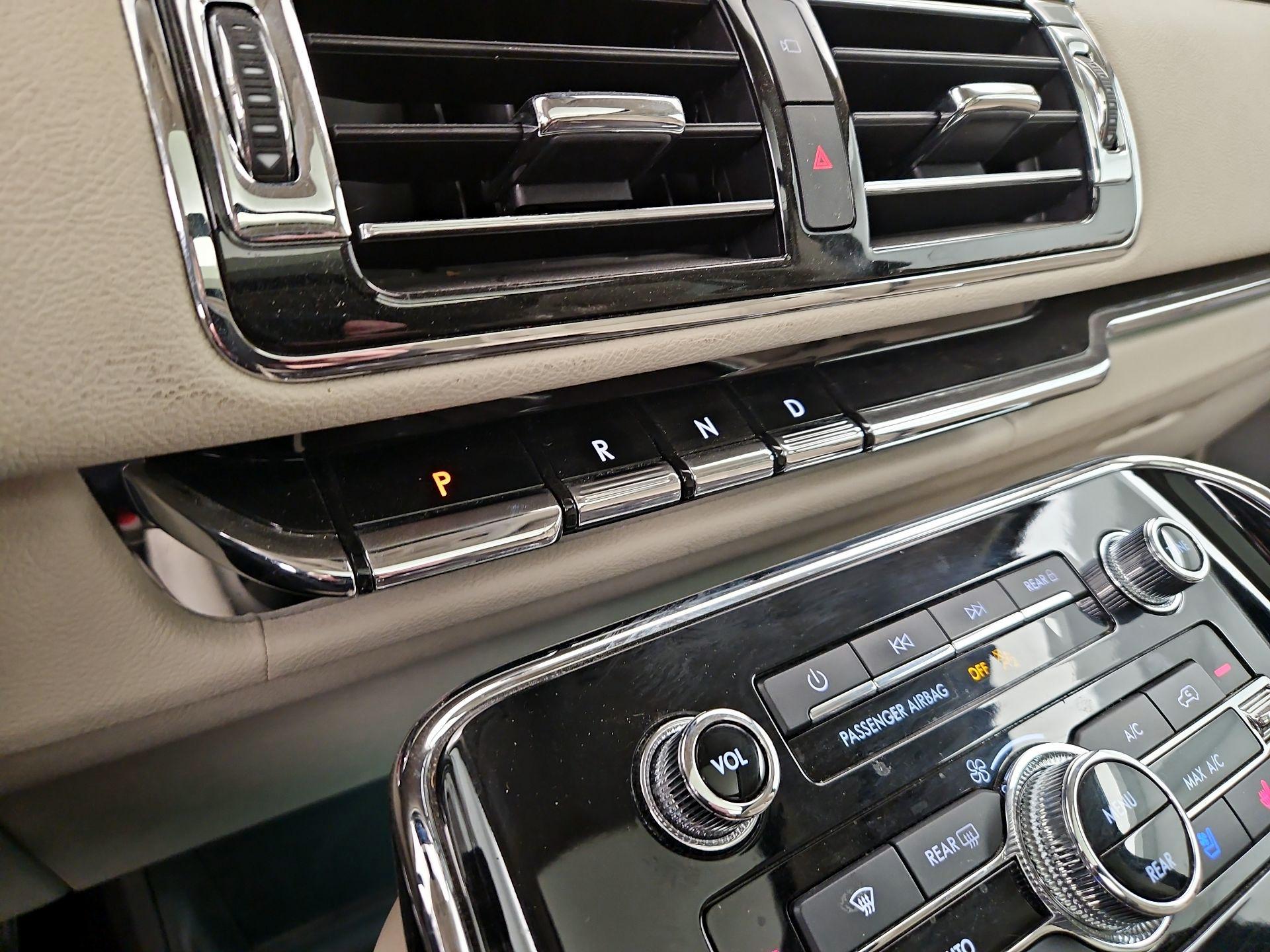 Thumbnail: 2019 Lincoln Navigator - 18