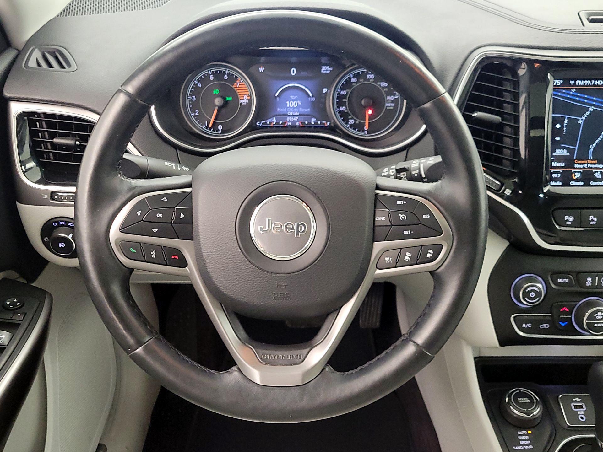 Thumbnail: 2019 Jeep Cherokee - 10