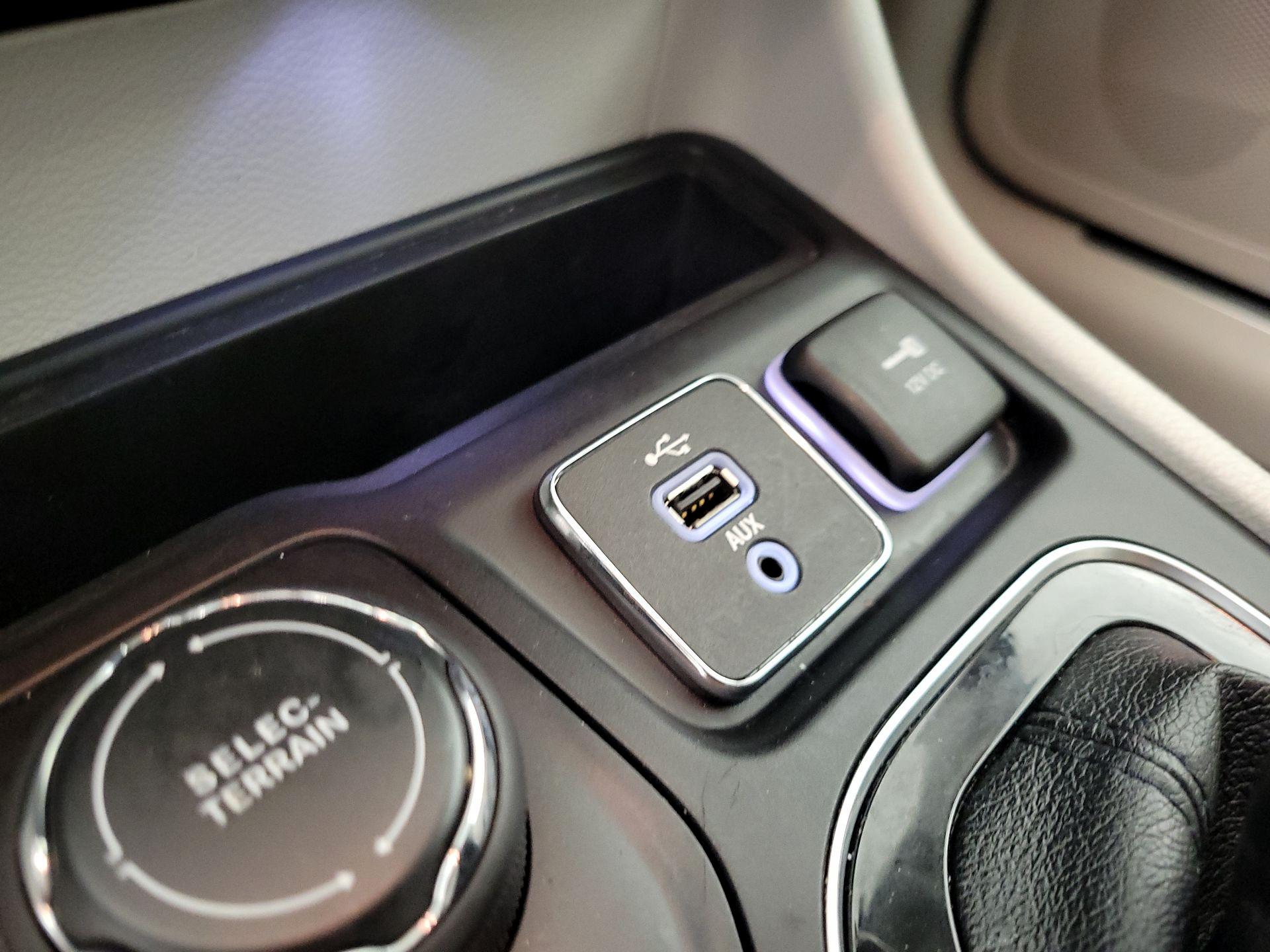 Thumbnail: 2019 Jeep Cherokee - 19