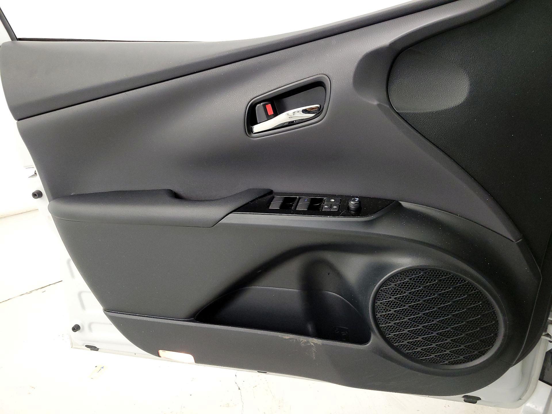 Thumbnail: 2021 Toyota Prius Prime - 12