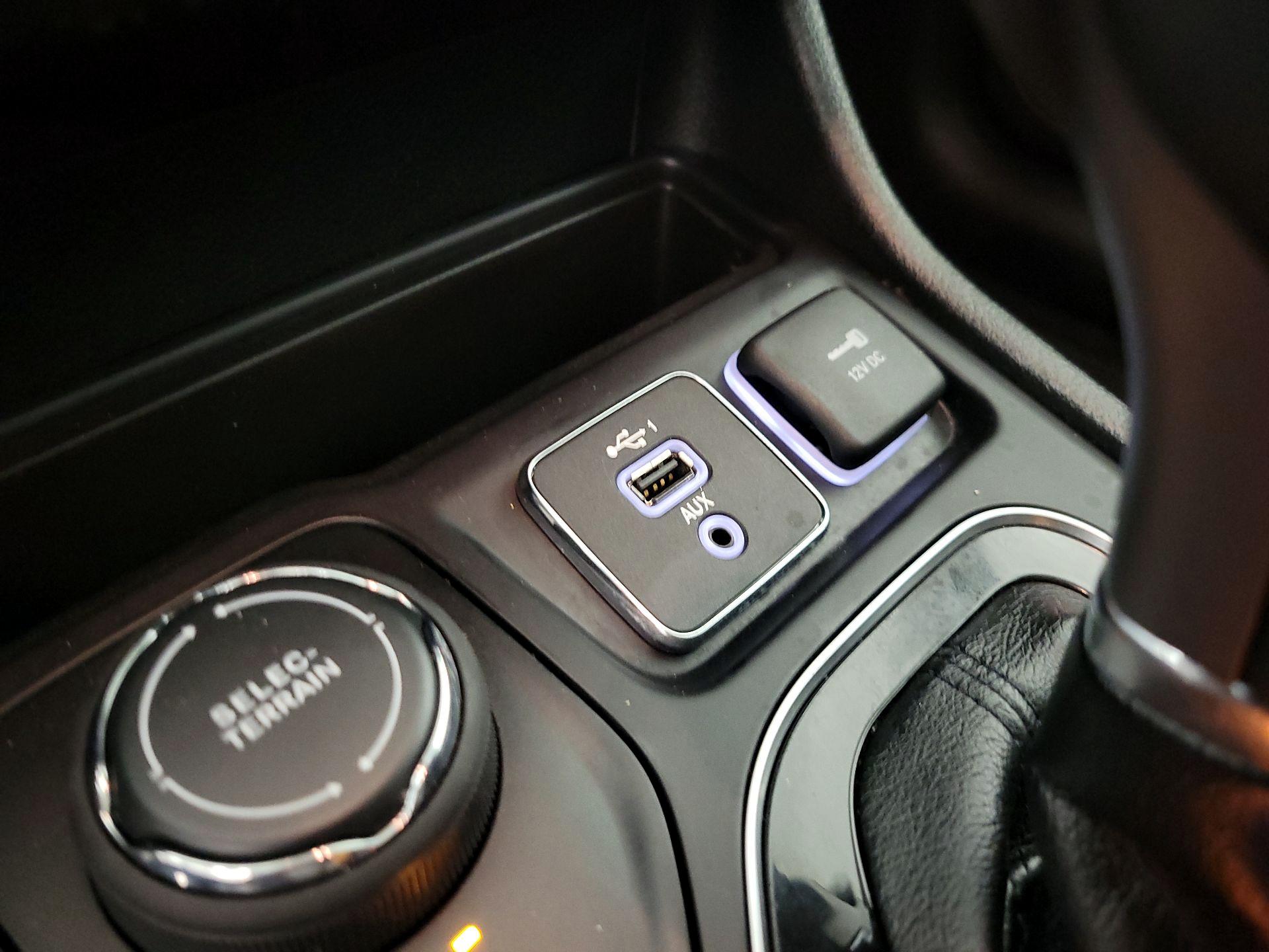 Thumbnail: 2021 Jeep Cherokee - 18