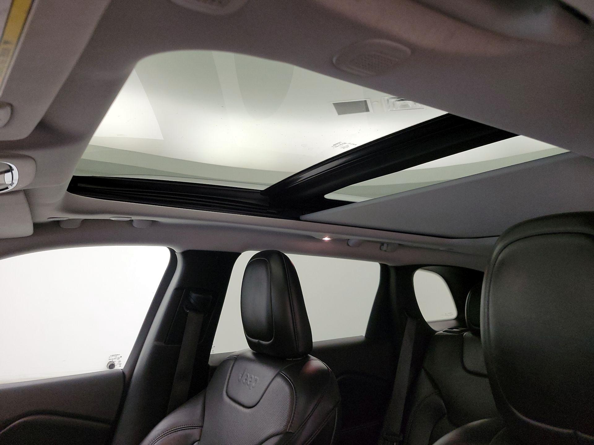 Thumbnail: 2021 Jeep Cherokee - 19