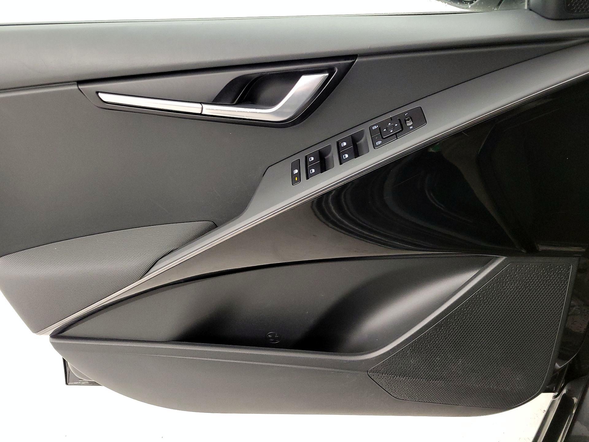 Thumbnail: 2023 Kia Niro - 12